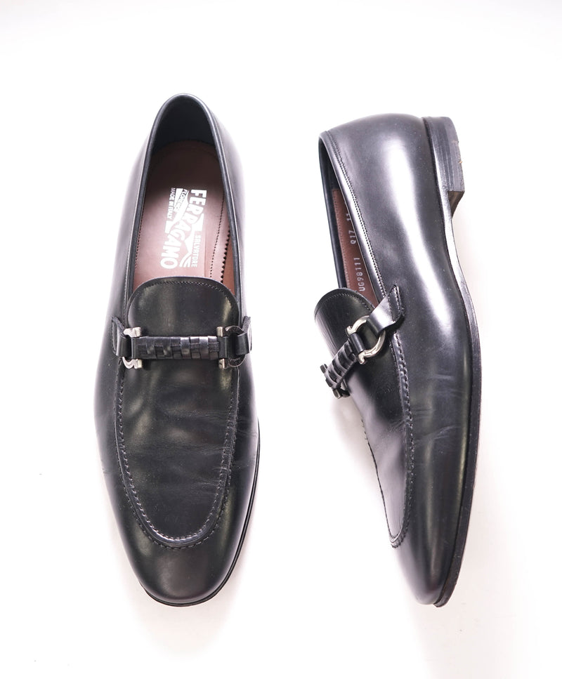 $850 SALVATORE FERRAGAMO - "BENFORD" Black Logo Bit Front Loafer - 11E US