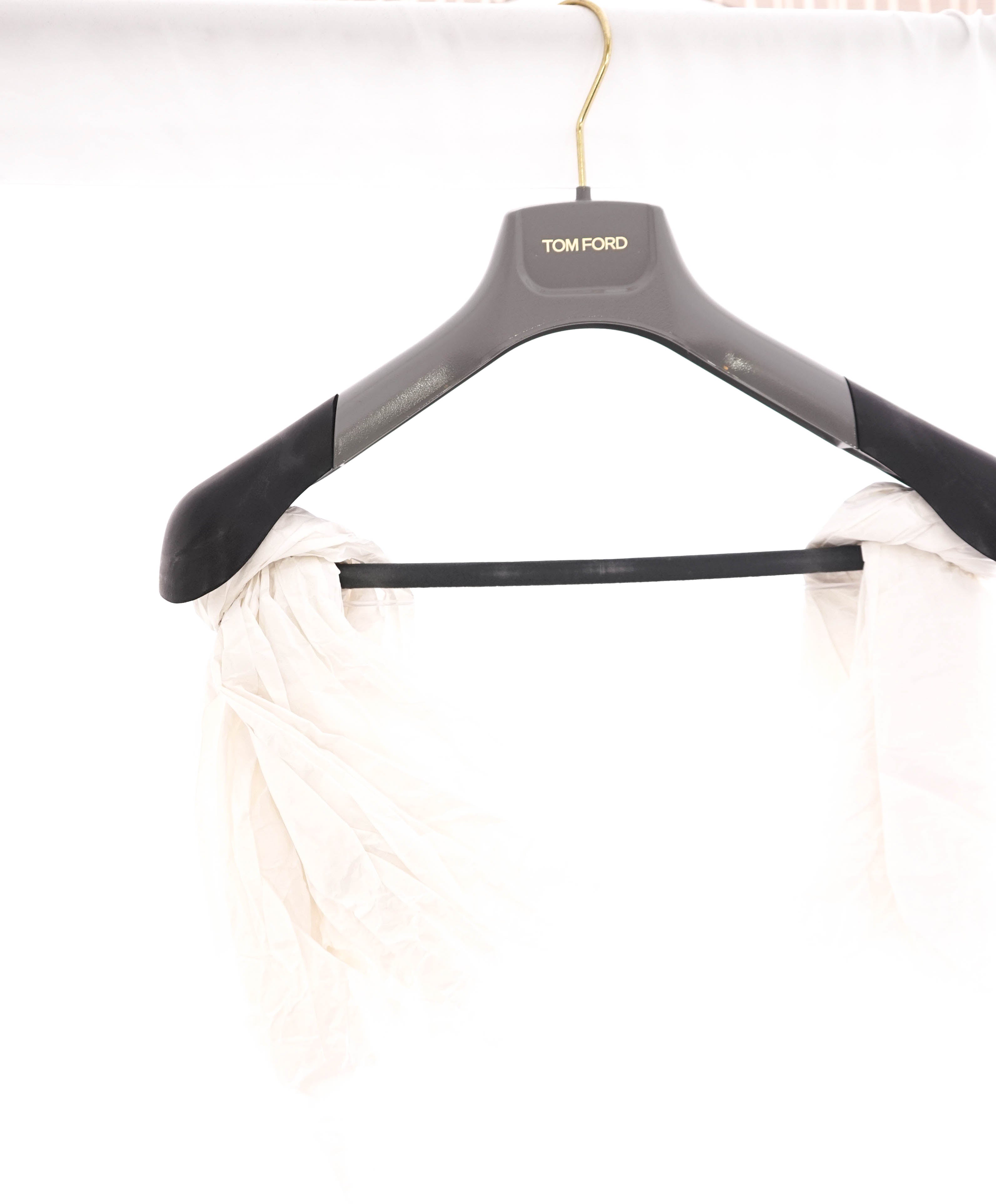 $5,970 TOM FORD - 2-Piece "SHELTON" Gray PEAK LAPEL Side Tab Suit - 42L (52EU)