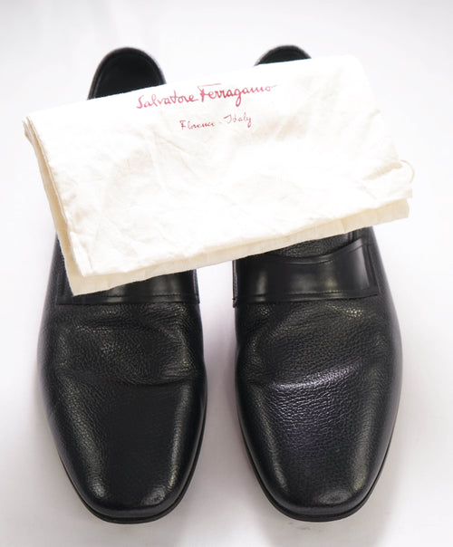 $950 SALVATORE FERRAGAMO - Pebbled Leather LOGO Engraved Heel Loafer - 11 EE US