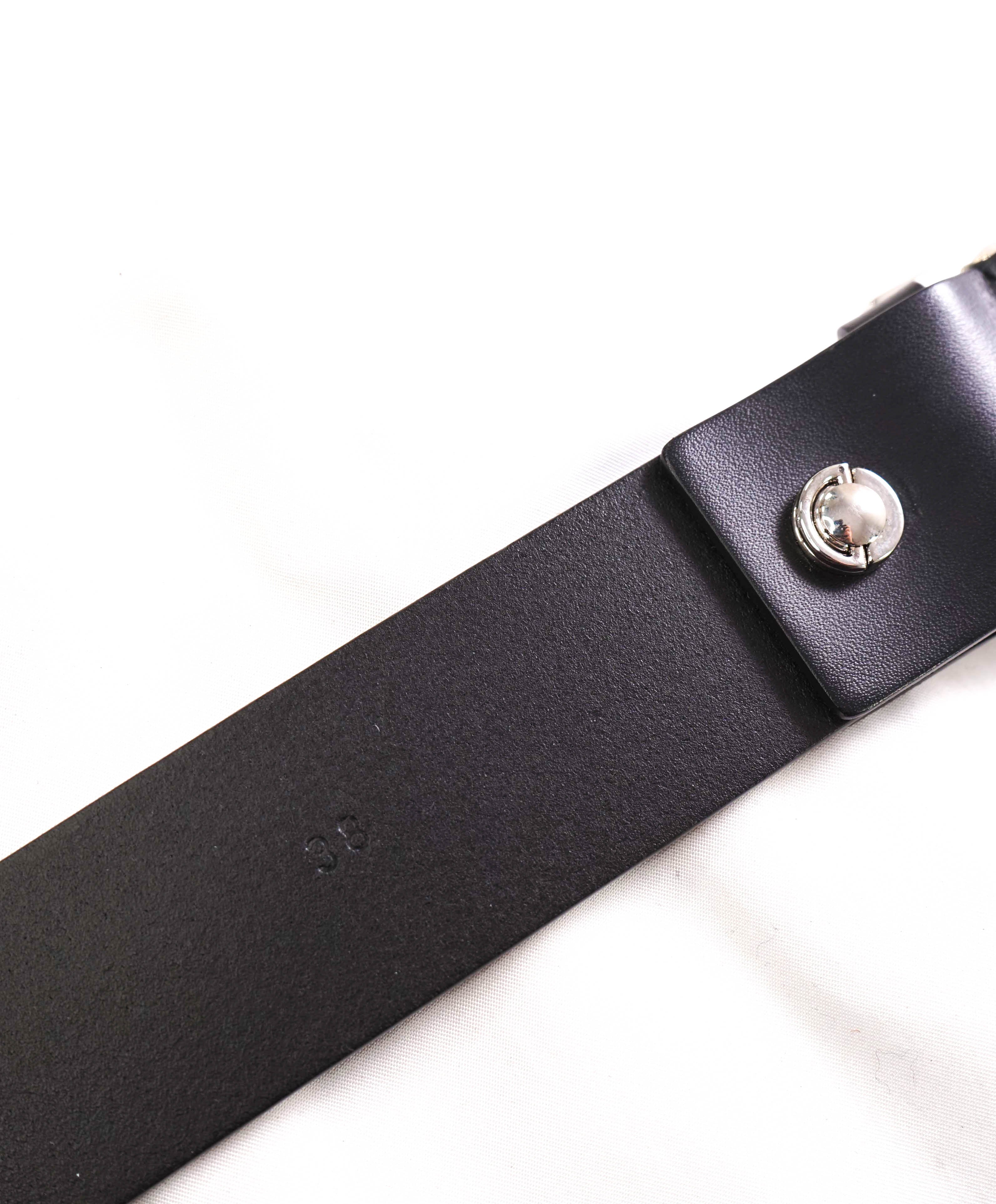 $530 SALVATORE FERRAGAMO - Black On Black Gancio Gancini Leather Belt - 38W