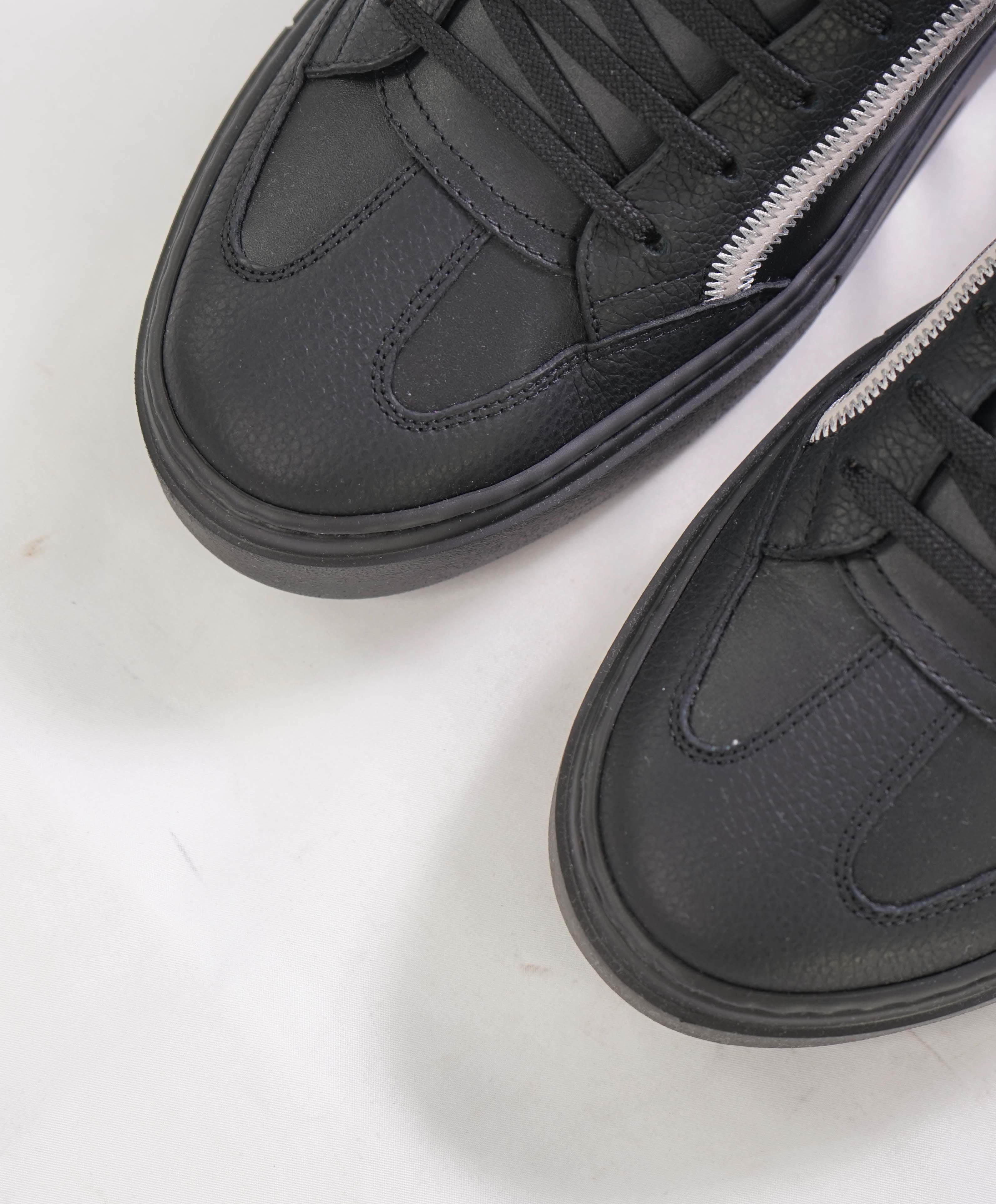 $795 SALVATORE FERRAGAMO - *BORG 5* Black Gancini Sneaker - 10 M US