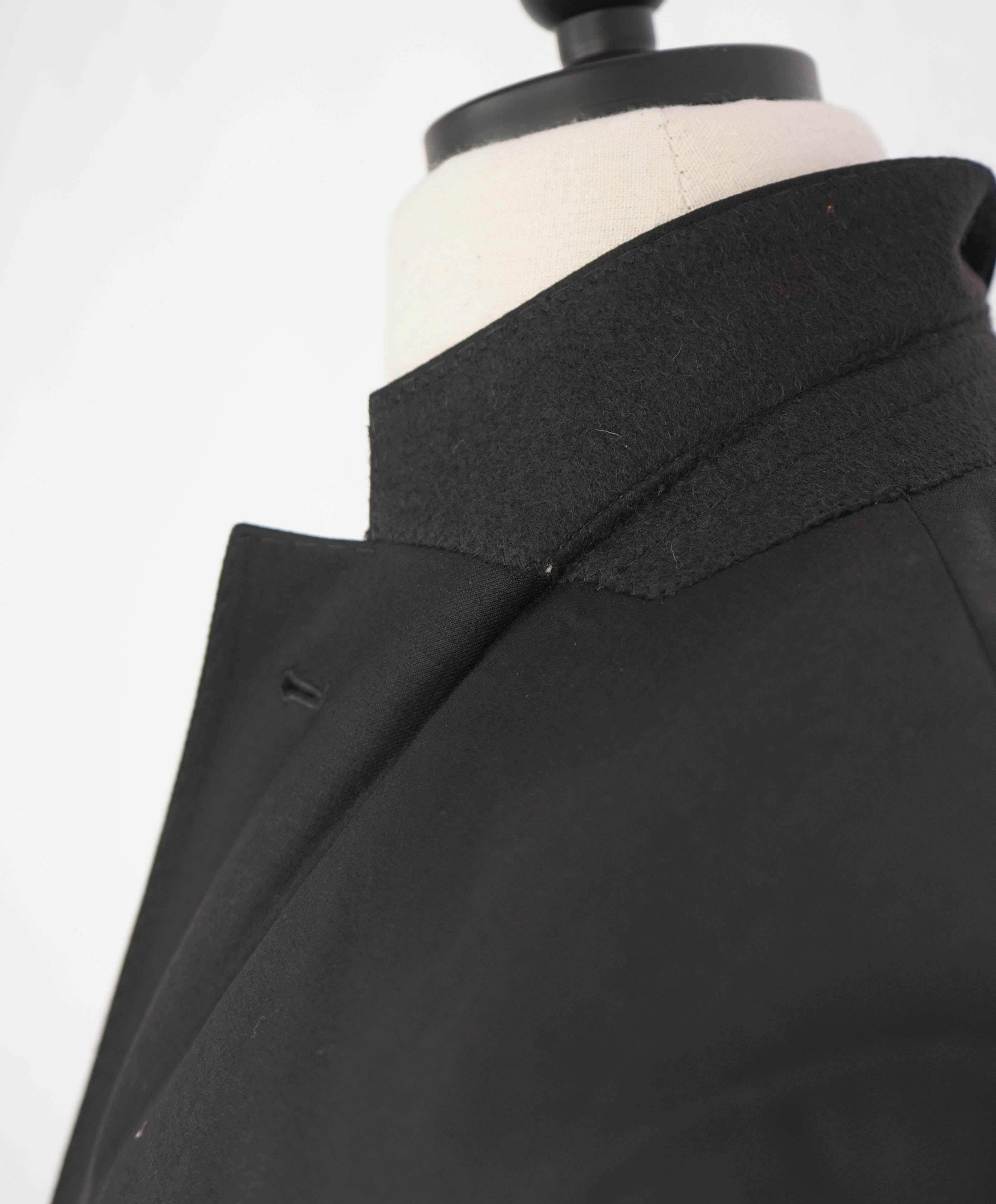 ARMANI COLLEZIONI -  "G Line" Modern Solid Black Notch Lapel Suit - 40R