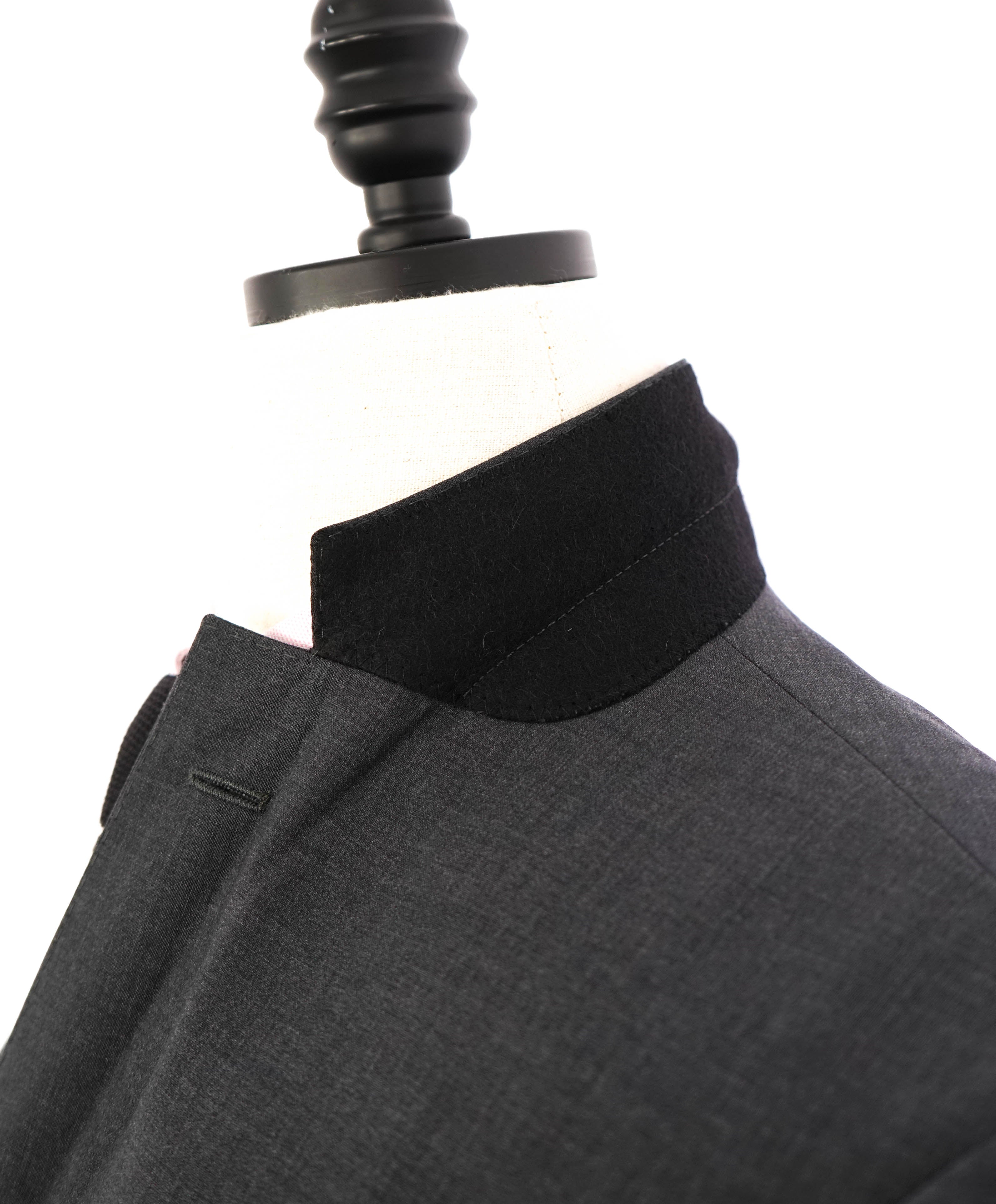 $1,295 HUGO BOSS - CLOSET STAPLE Gray Notch Lapel Suit - 40L