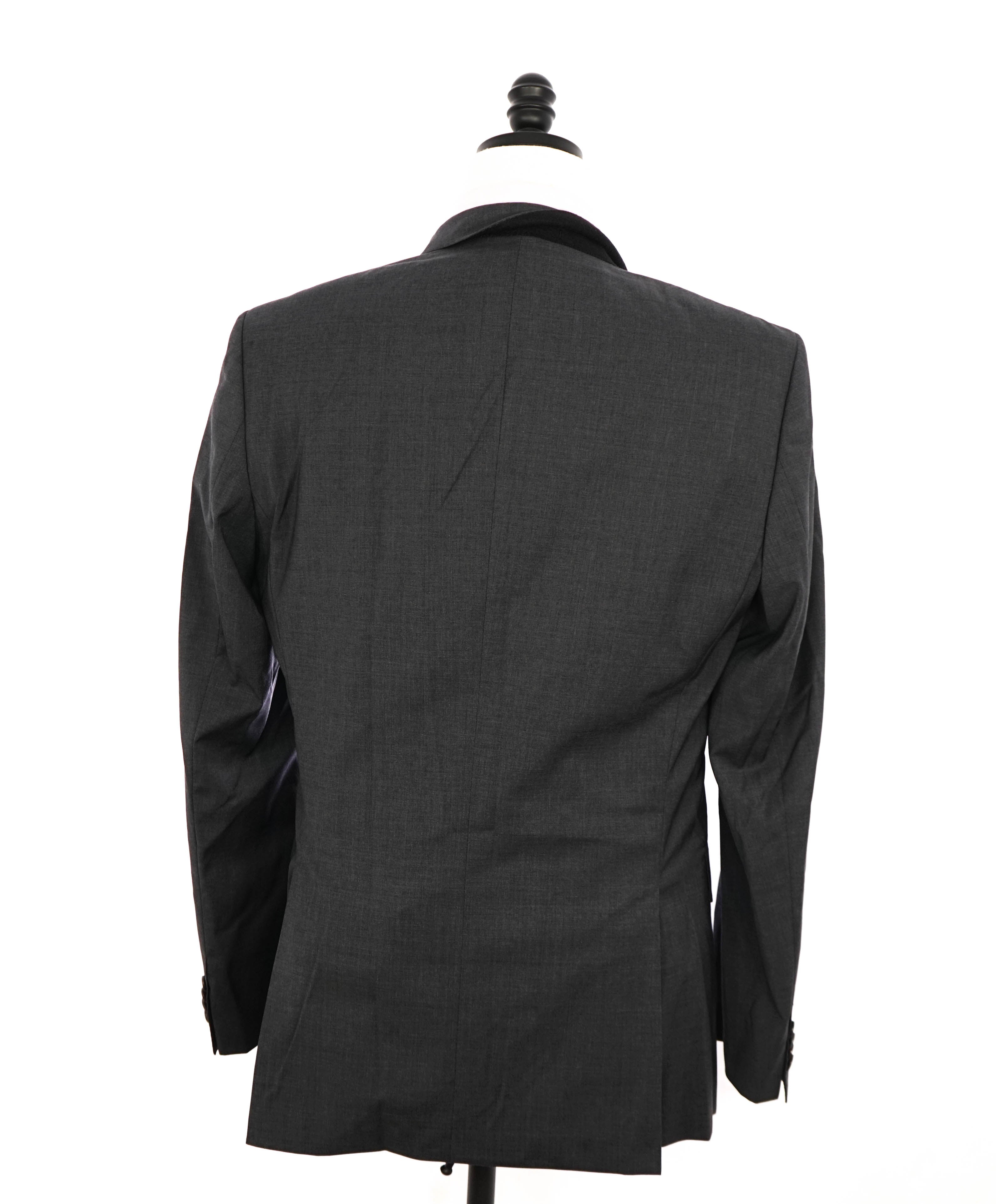 $1,295 HUGO BOSS - CLOSET STAPLE Gray Notch Lapel Suit - 40L