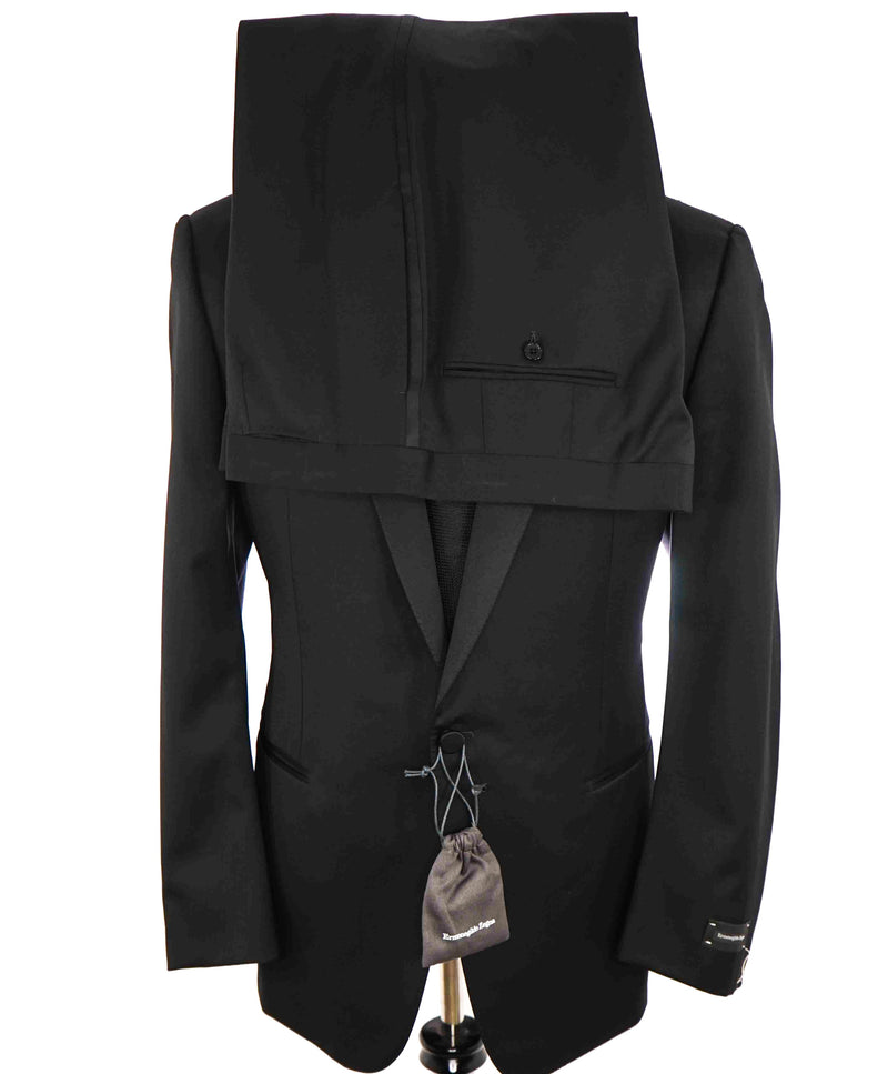 $3,995 ERMENEGILDO ZEGNA-"MULTISEASON" Notch Lapel Black Tuxedo- 44R