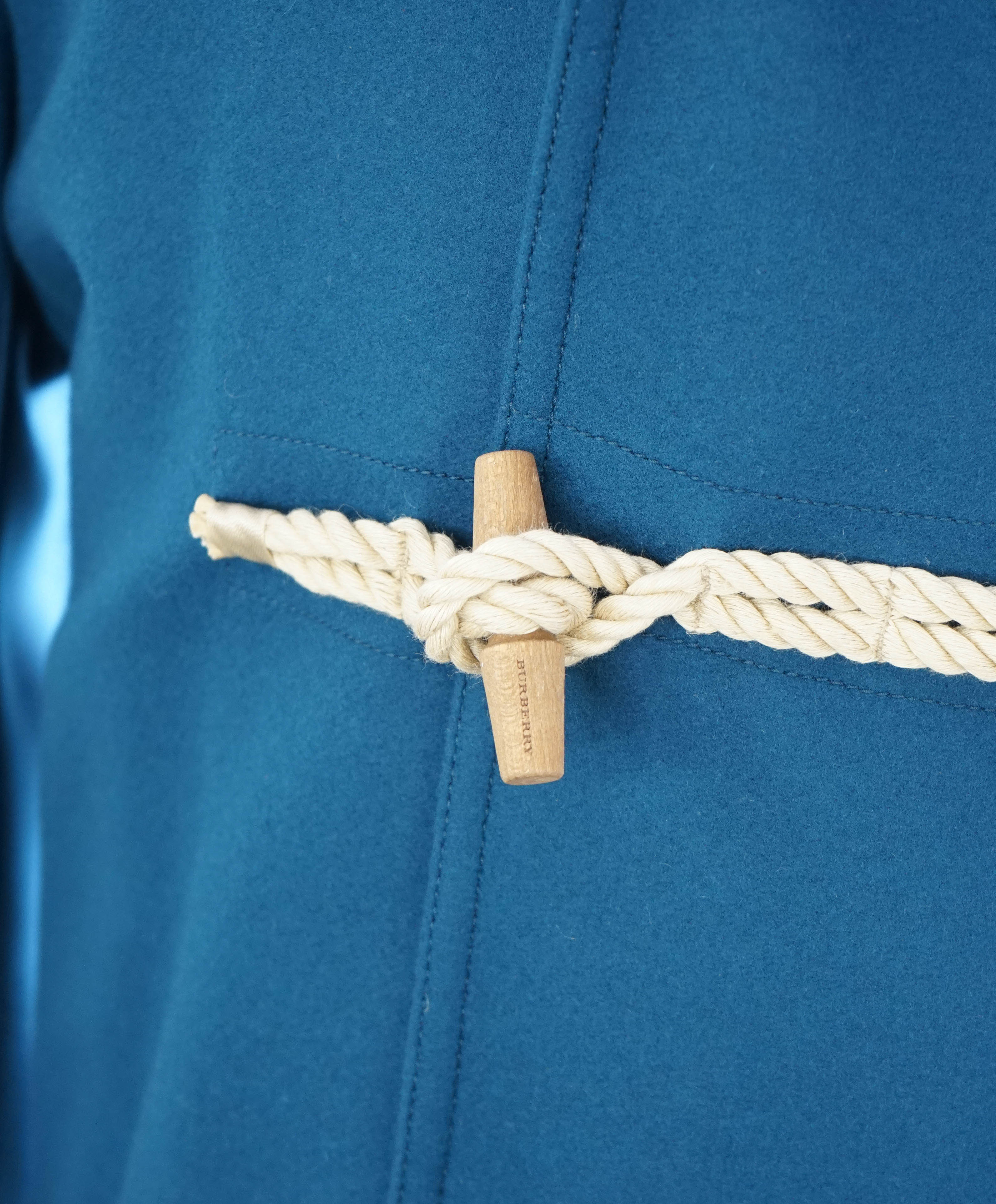 BURBERRY - CASHMERE/WOOL Blend Engraved Toggle Blue Coat - M