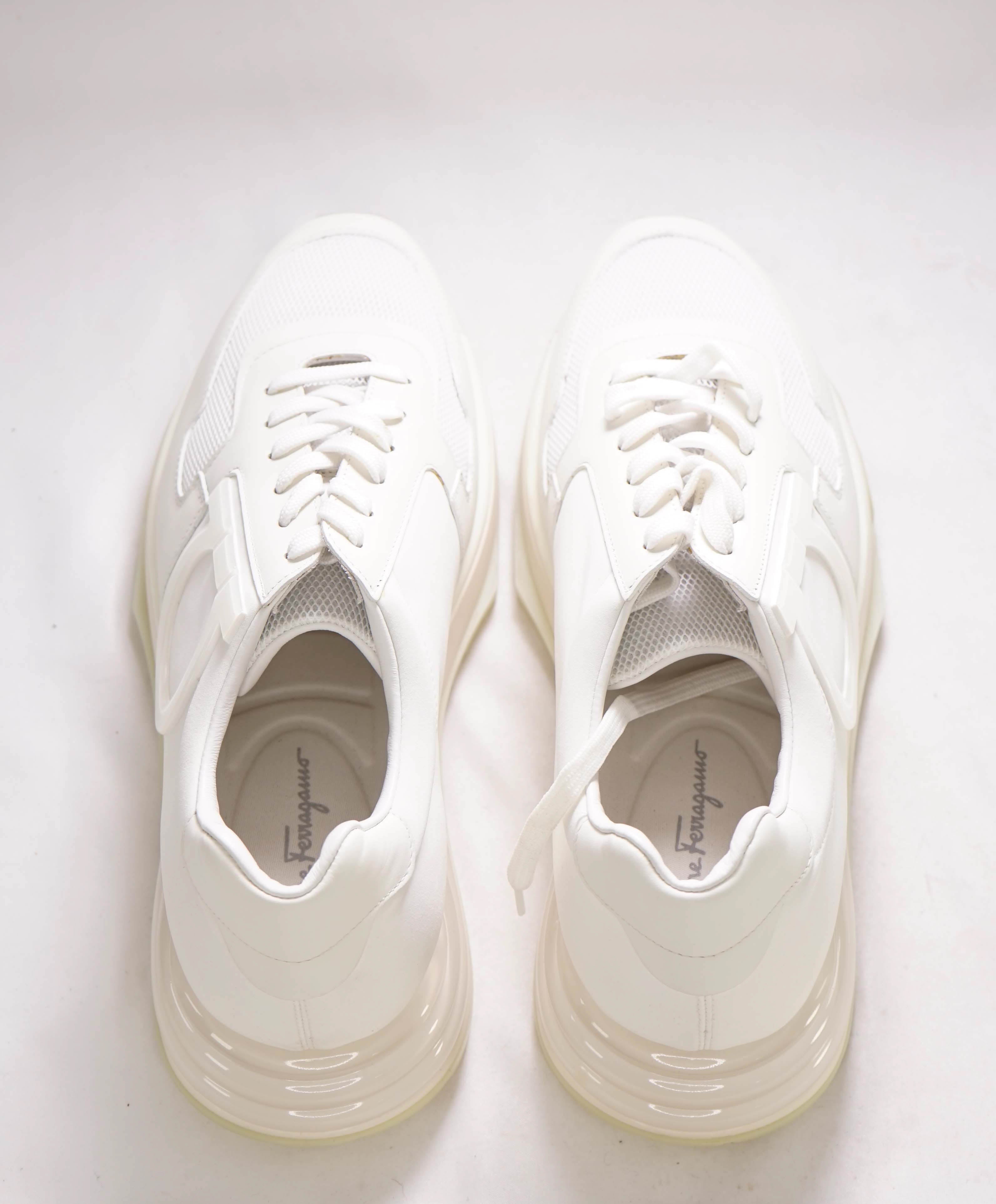 【送料&関税込】Ferragamo White Sneakers With Gancini Print Ferragamo White Low Cut Gancini Outline Sneakers Salvatore