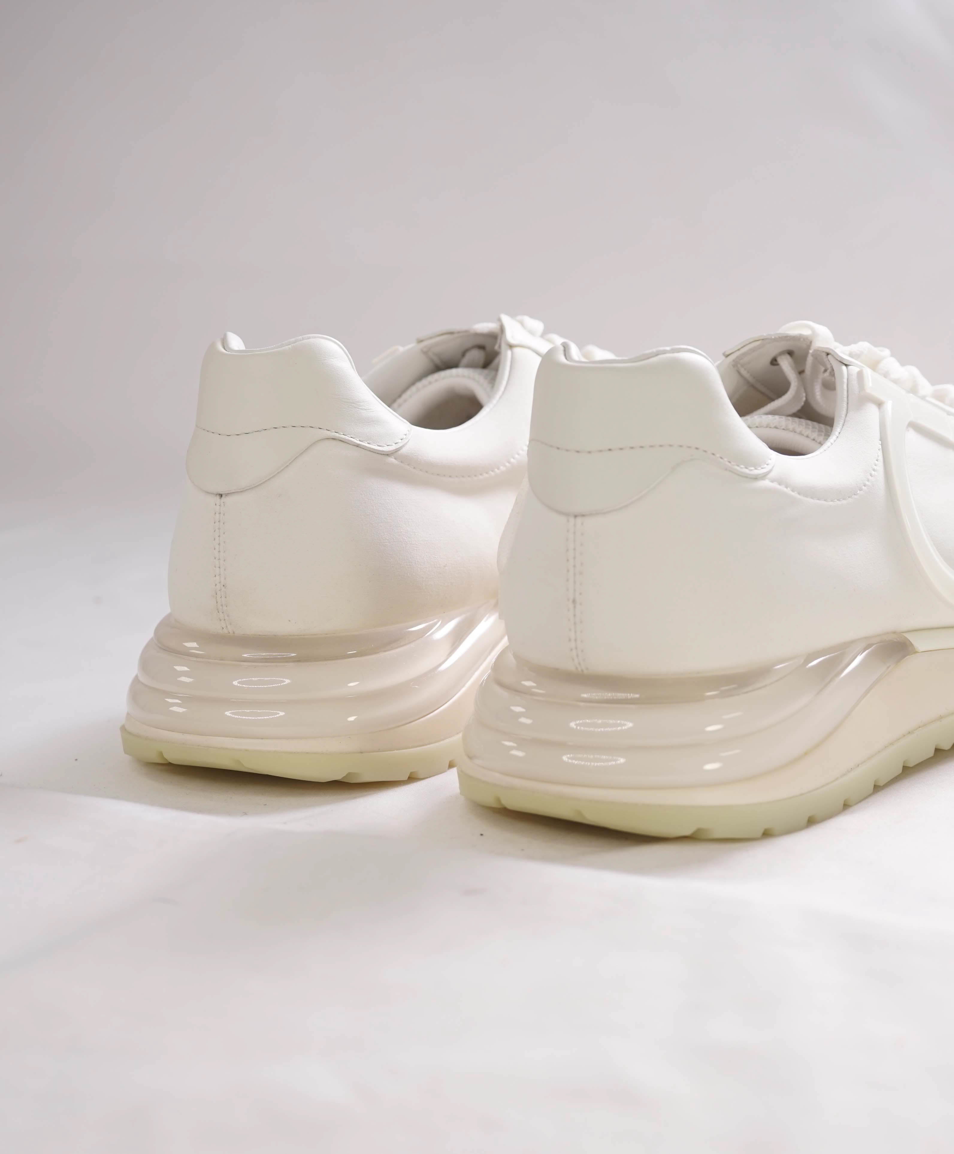 【送料&関税込】Ferragamo White Sneakers With Gancini Print Ferragamo White Low Cut Gancini Outline Sneakers Salvatore
