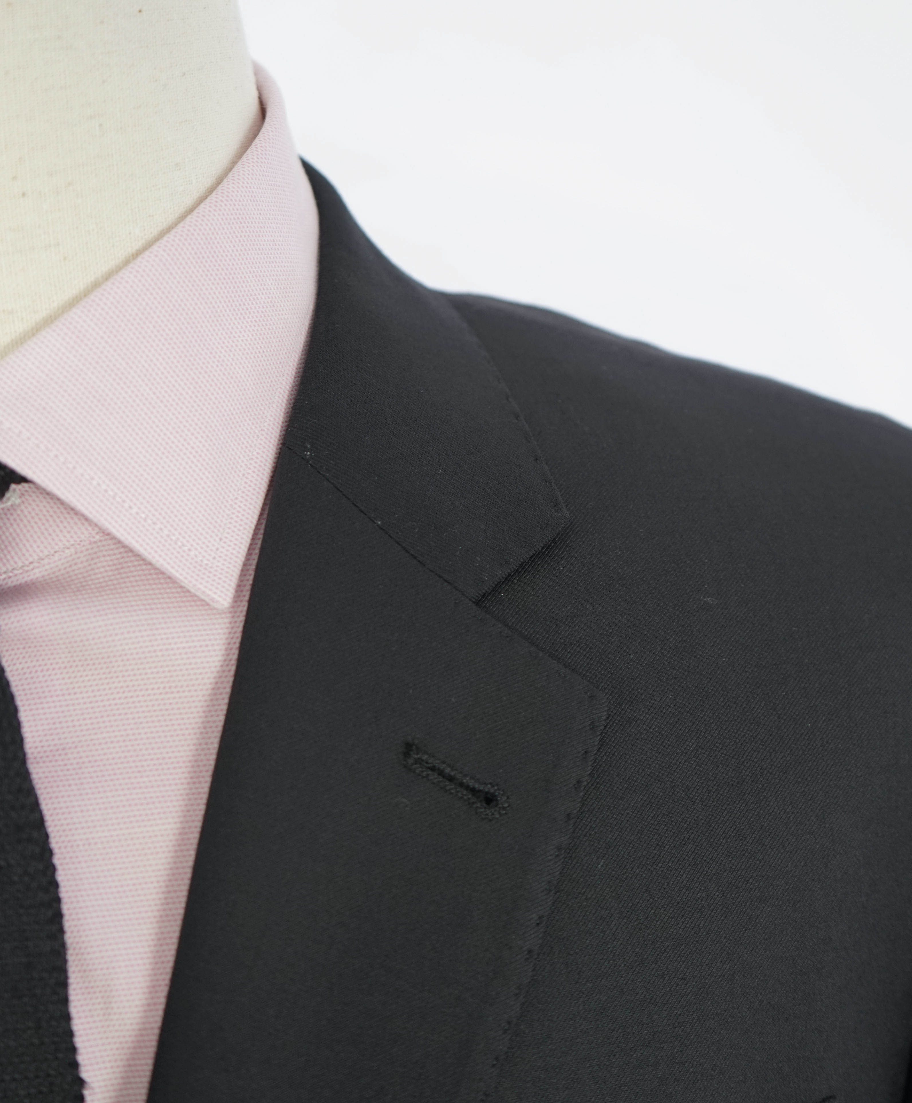 $1,995 EMPORIO ARMANI -Super 130's  “G LINE” Black 2-Btn Solid Suit - 46R