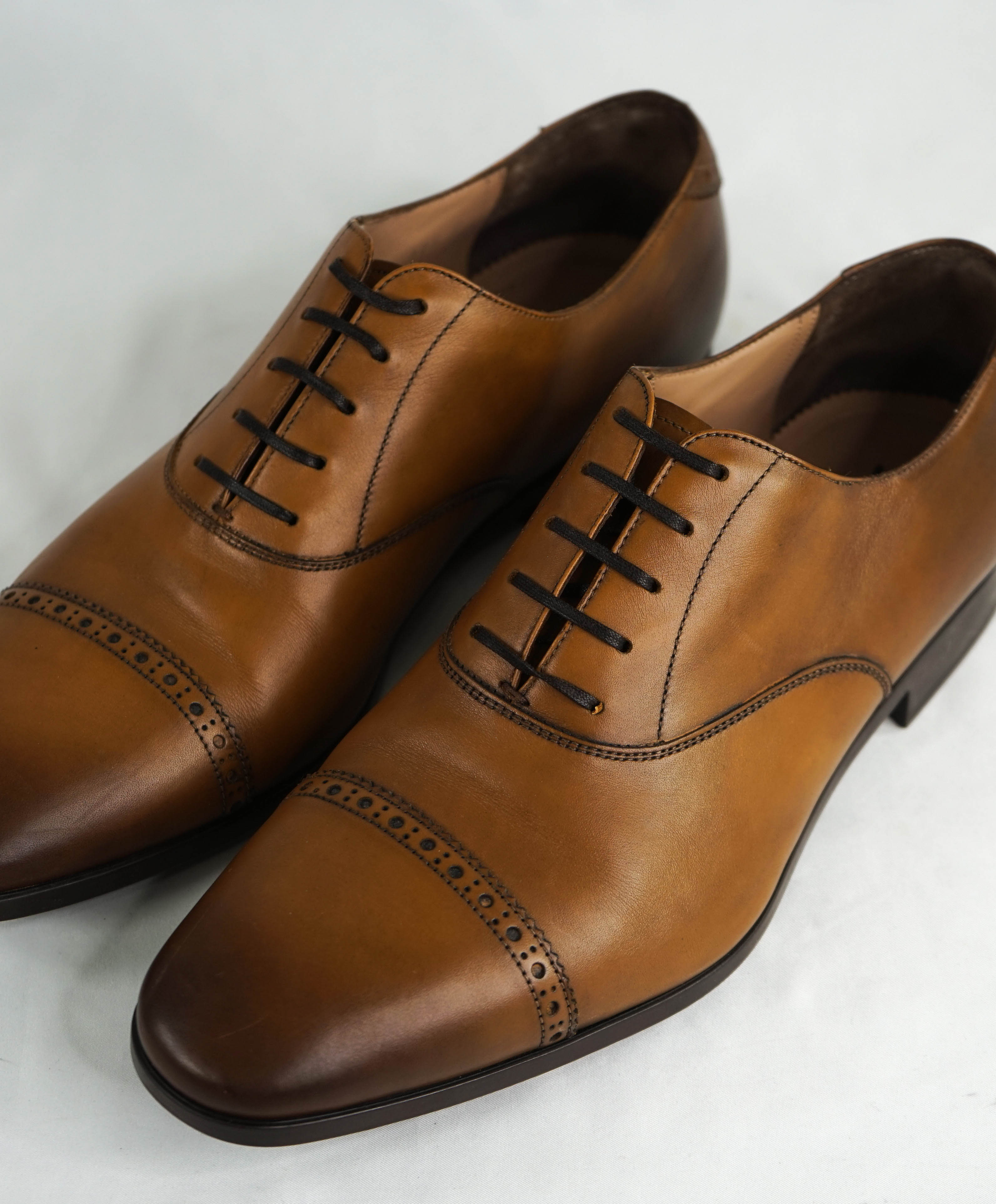 $650 SALVATORE FERRAGAMO - "TRISTANO" Apron-Toe Oxford - 10.5 E US