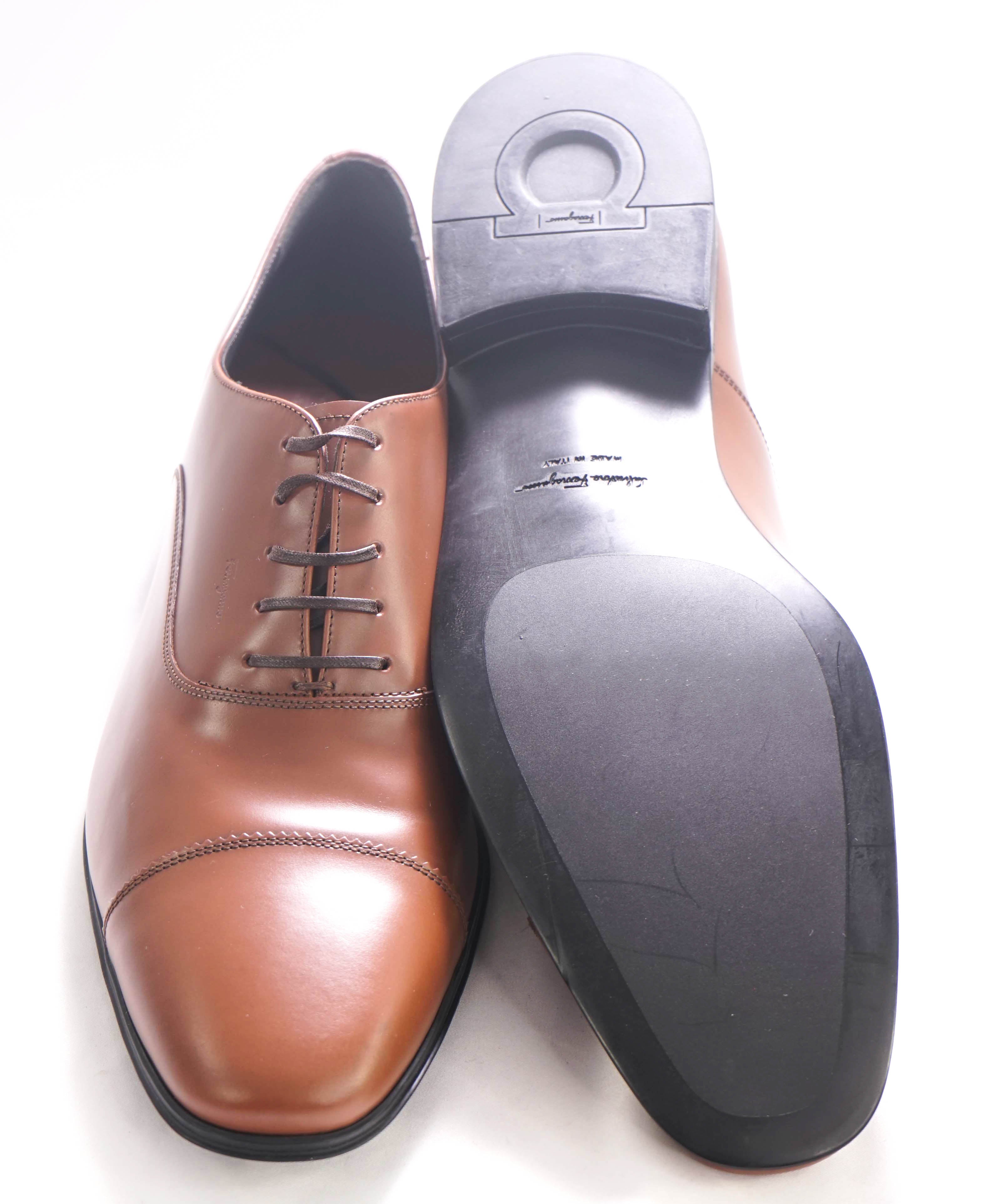 $750 SALVATORE FERRAGAMO - Logo Engraved Brown Oxford - 12 D