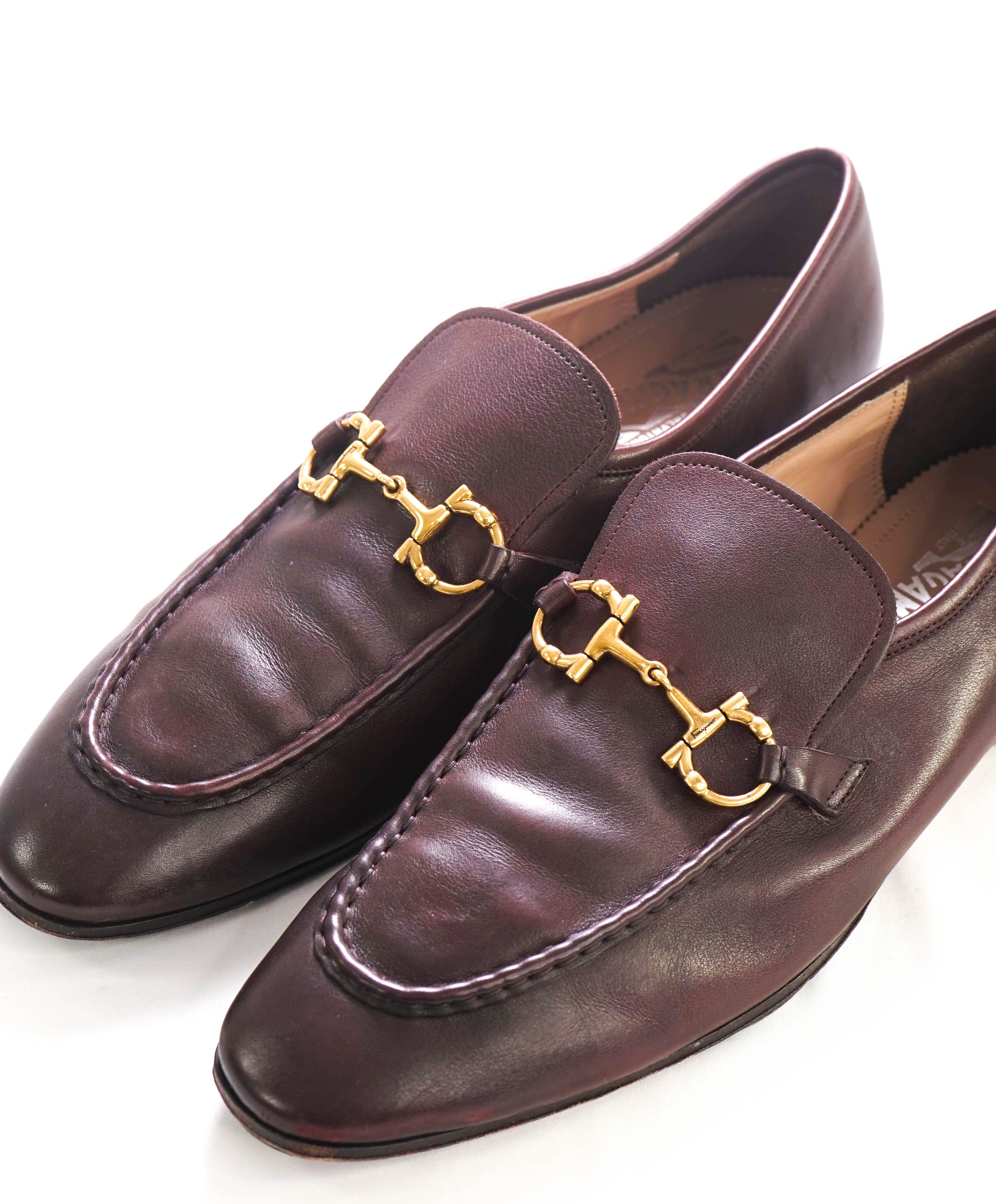 $850 SALVATORE FERRAGAMO - Burgundy/Gold Gancini Bit Loafer - 12 E US