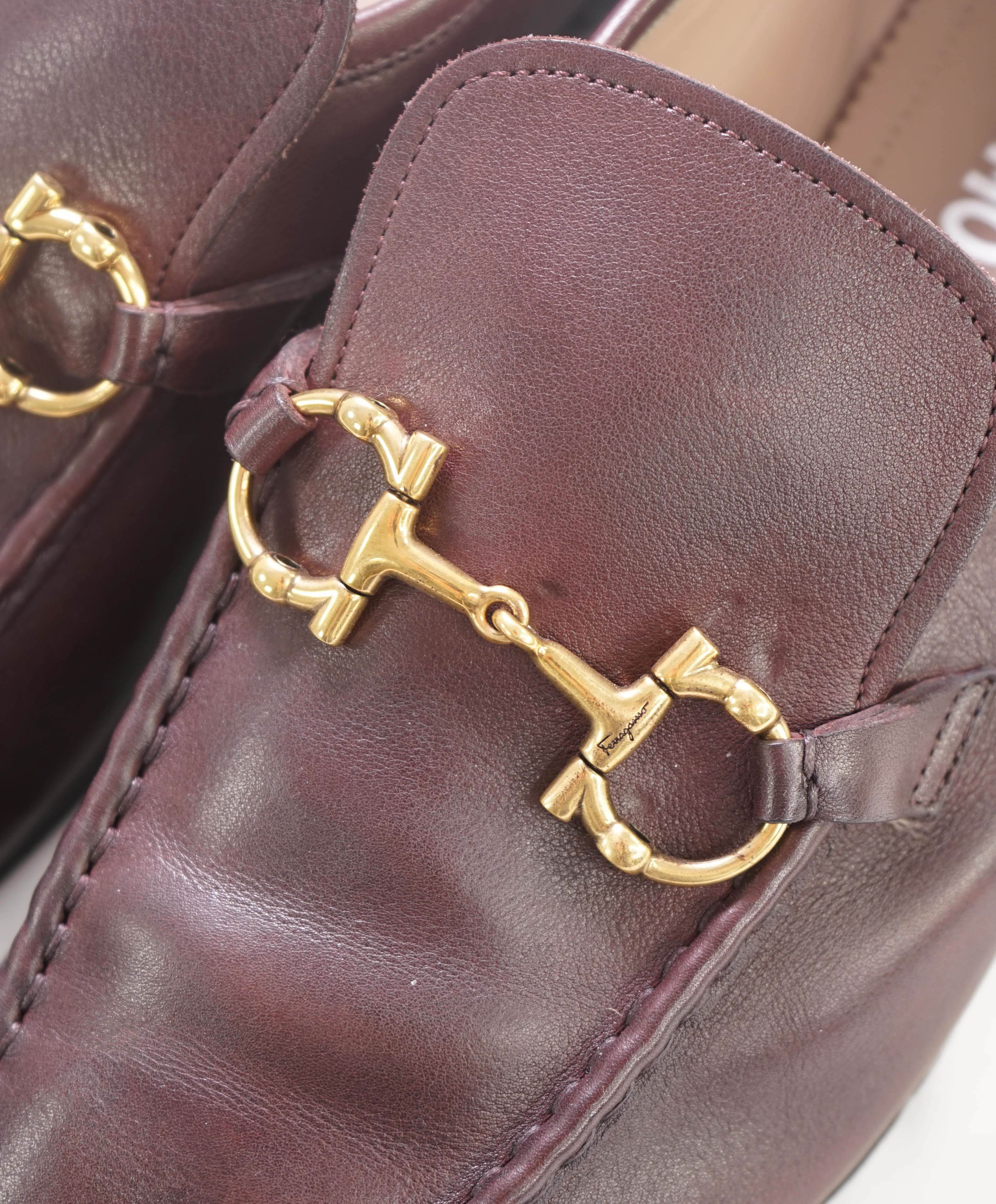 $850 SALVATORE FERRAGAMO - Burgundy/Gold Gancini Bit Loafer - 12 E US