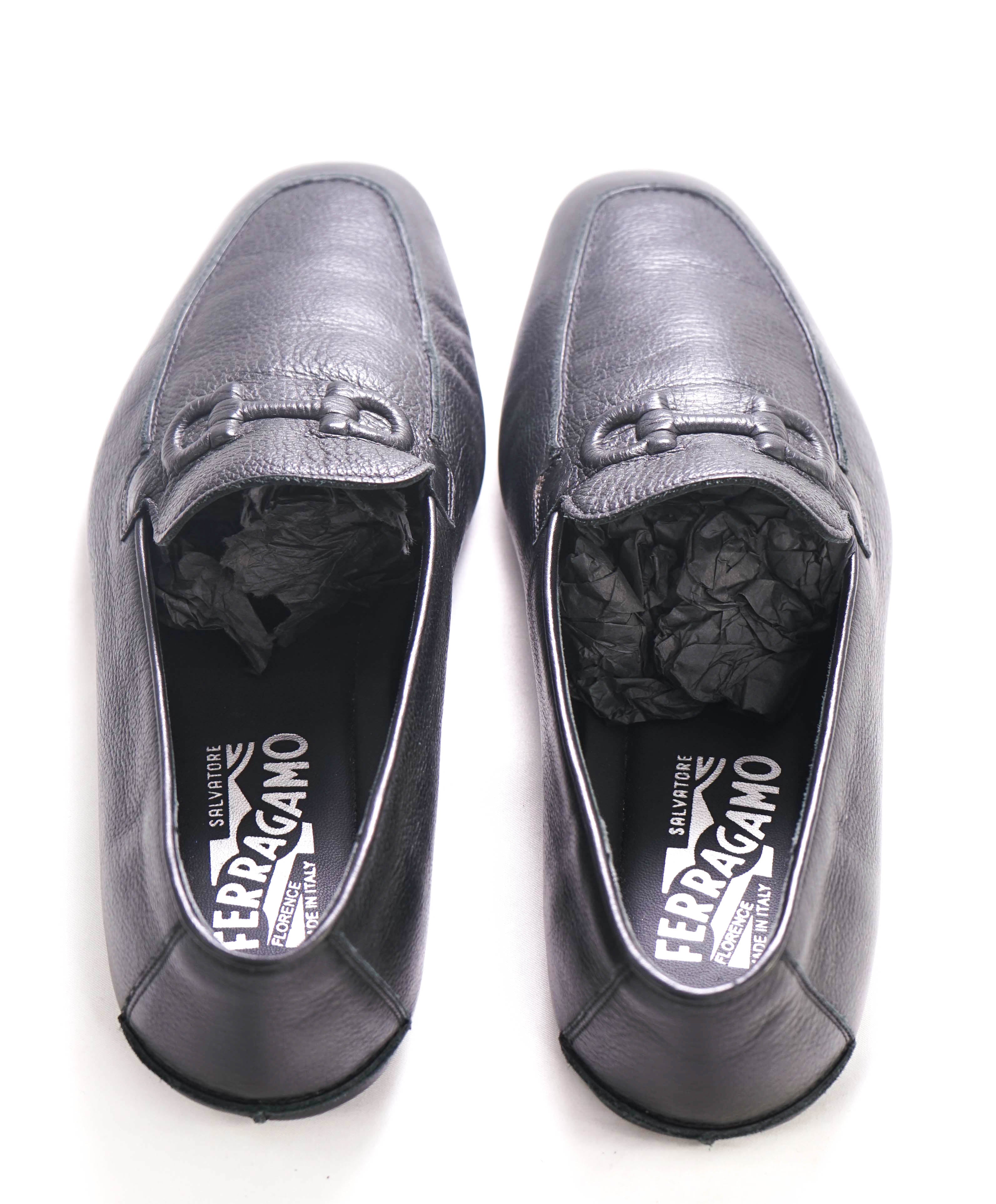 $750 SALVATORE FERRAGAMO - Embossed Bit Sleek Logo Loafer - 9 M US