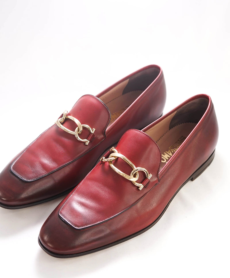 $700 SALVATORE FERRAGAMO - *BOY 2 * Chain Bit Sleek Logo Loafer - 10.5 EE US