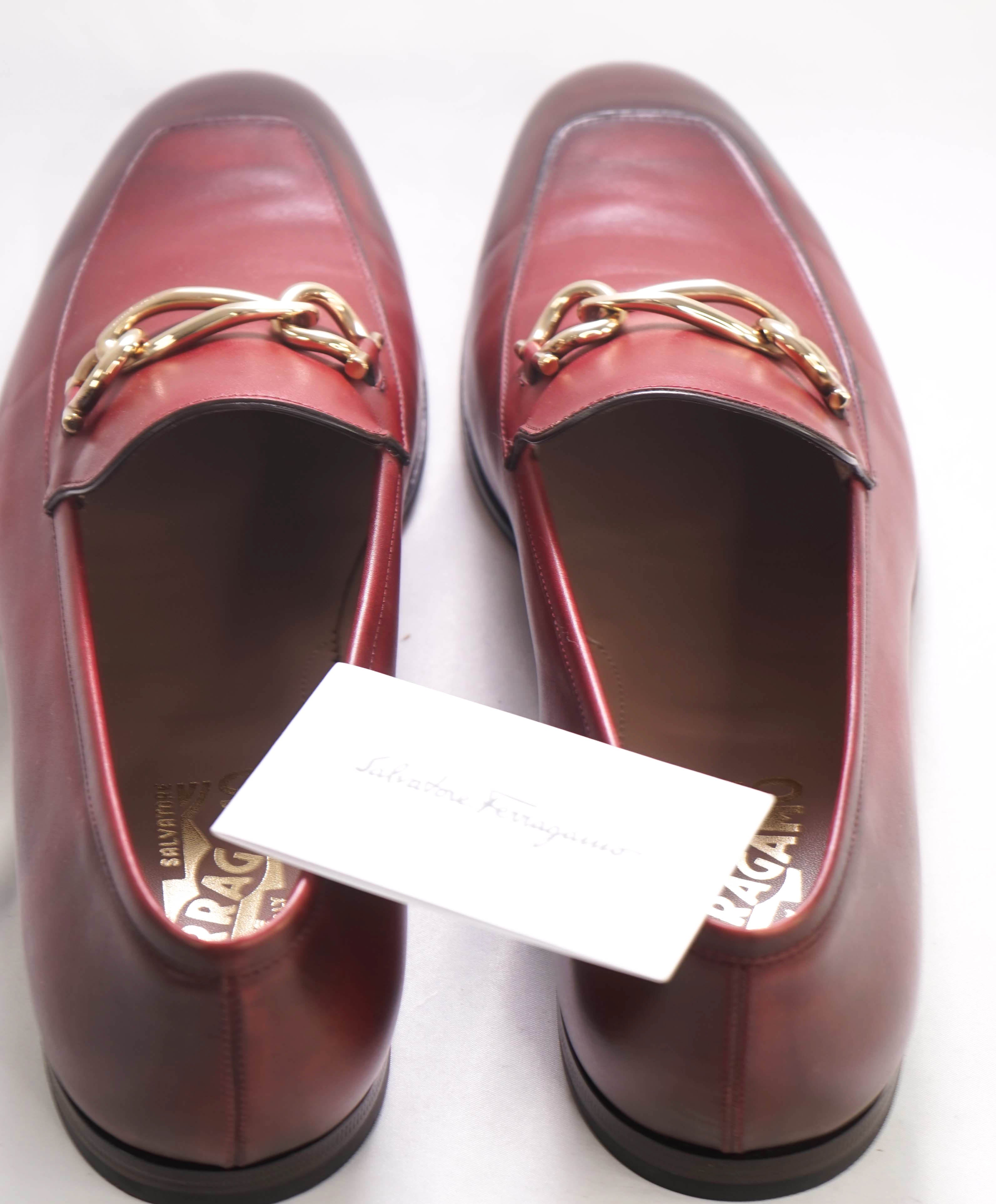 $700 SALVATORE FERRAGAMO - *BOY 2 * Chain Bit Sleek Logo Loafer - 10.5 EE US
