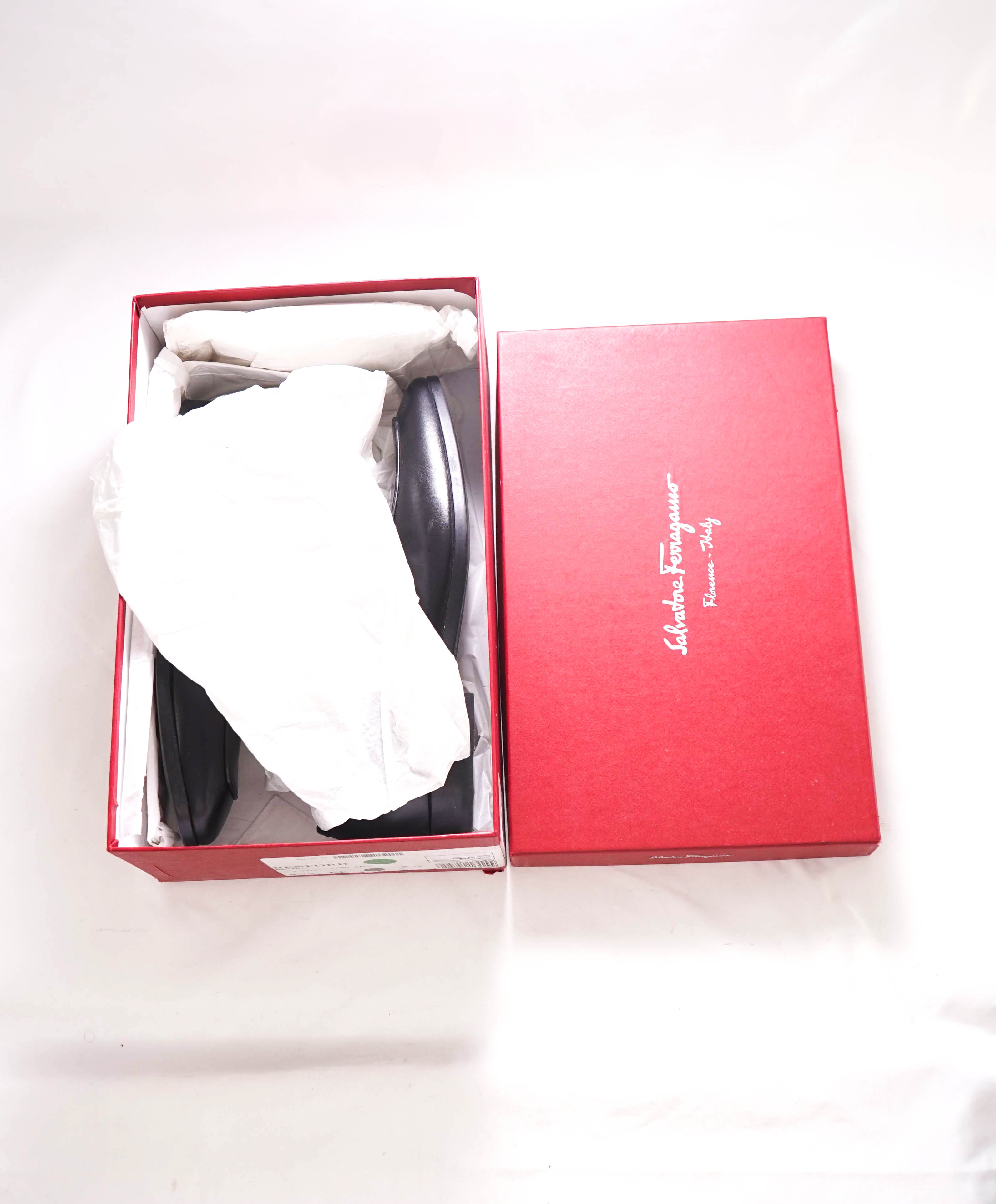 $850 SALVATORE FERRAGAMO - "BENFORD" Black Logo Bit Front Loafer - 8.5 EE US