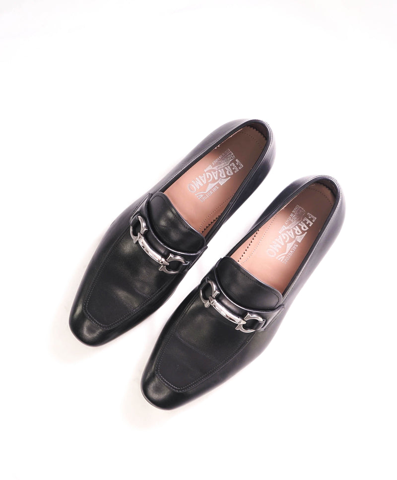 850 SALVATORE FERRAGAMO BENFORD Black Logo Bit Front Loafer 8.5 Luxe Hanger