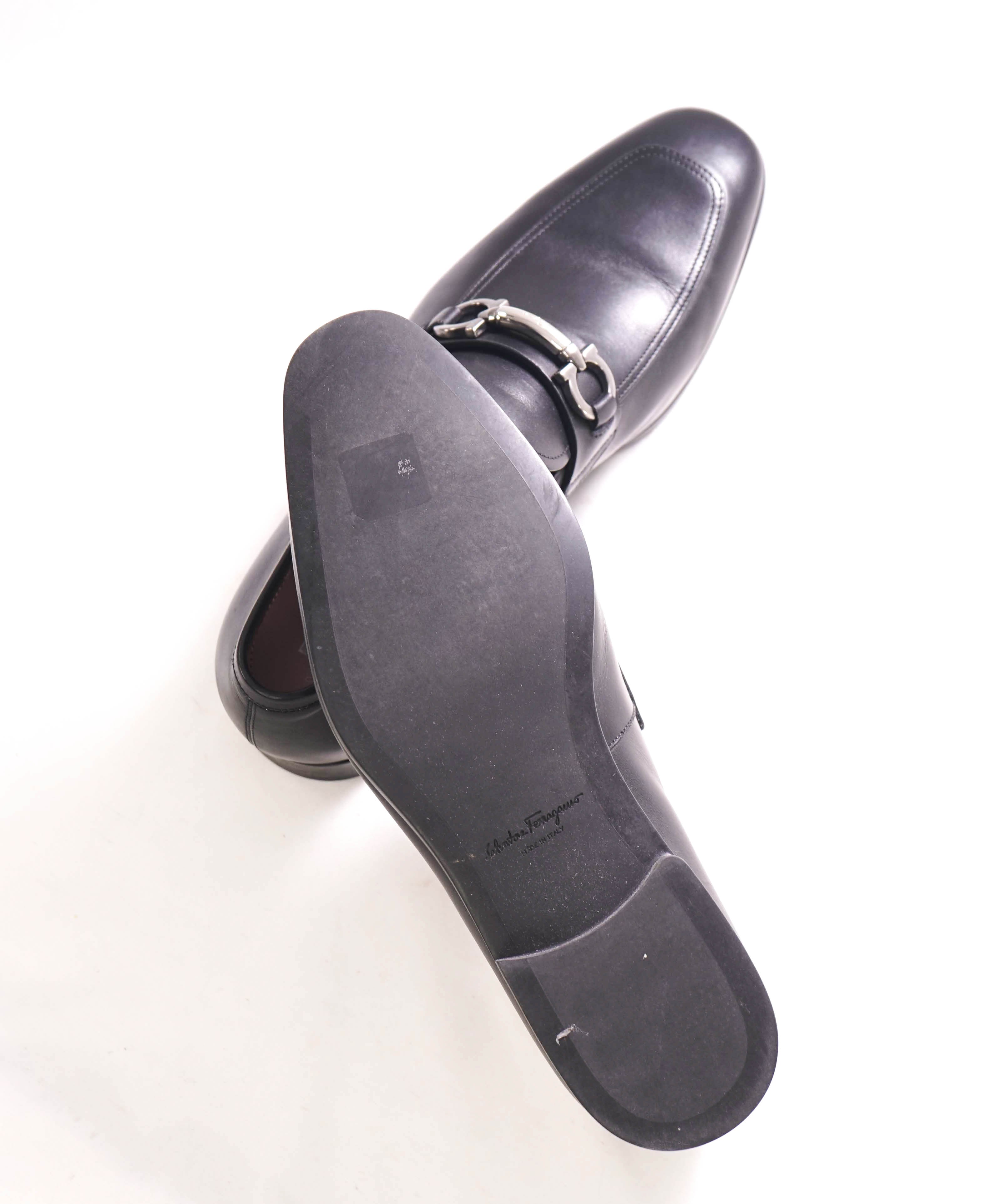 $850 SALVATORE FERRAGAMO - "BENFORD" Black Logo Bit Front Loafer - 8.5 EE US