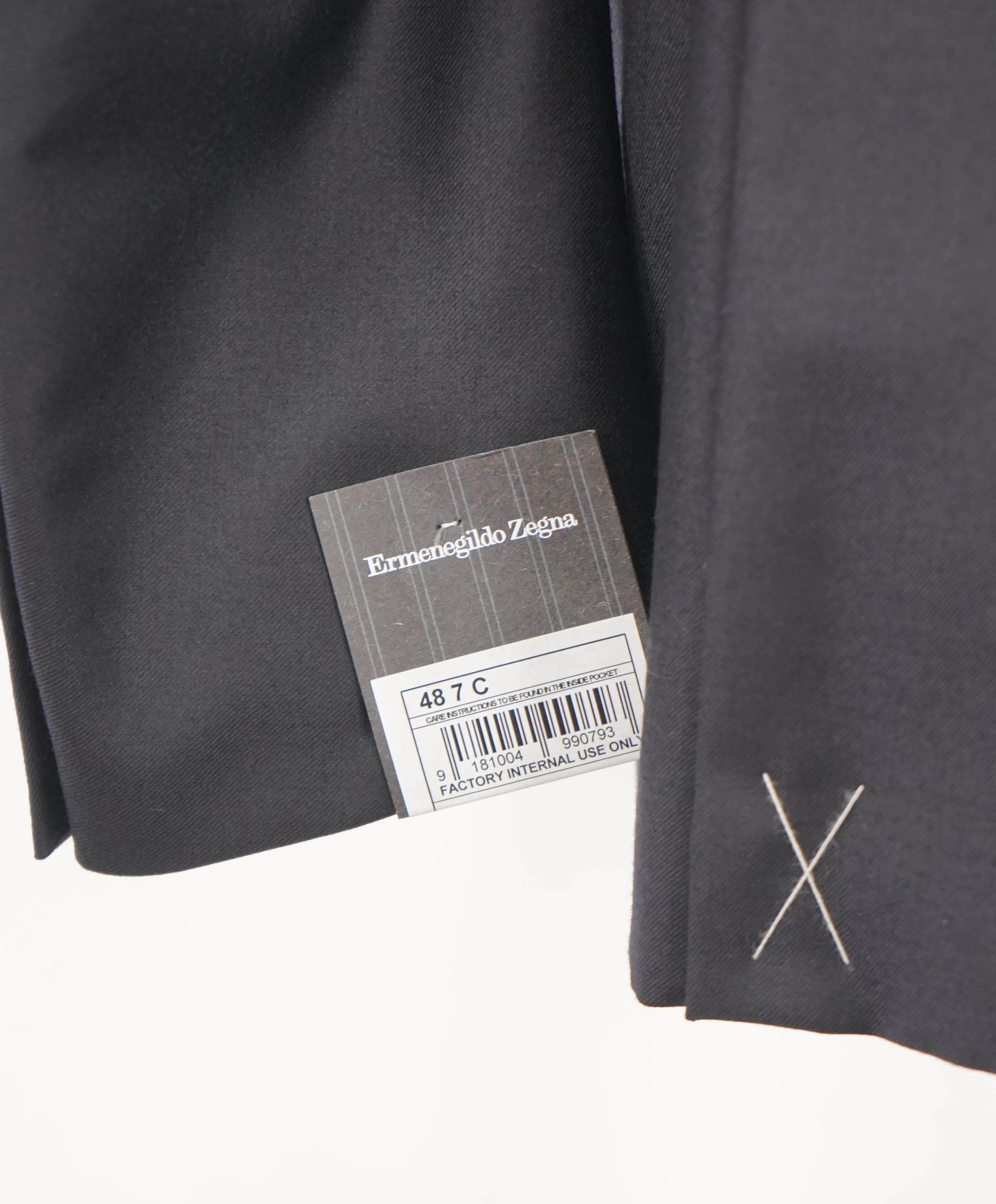 $3,250 ERMENEGILDO ZEGNA -"TROFEO" Navy Blue Solid Blazer - 38S