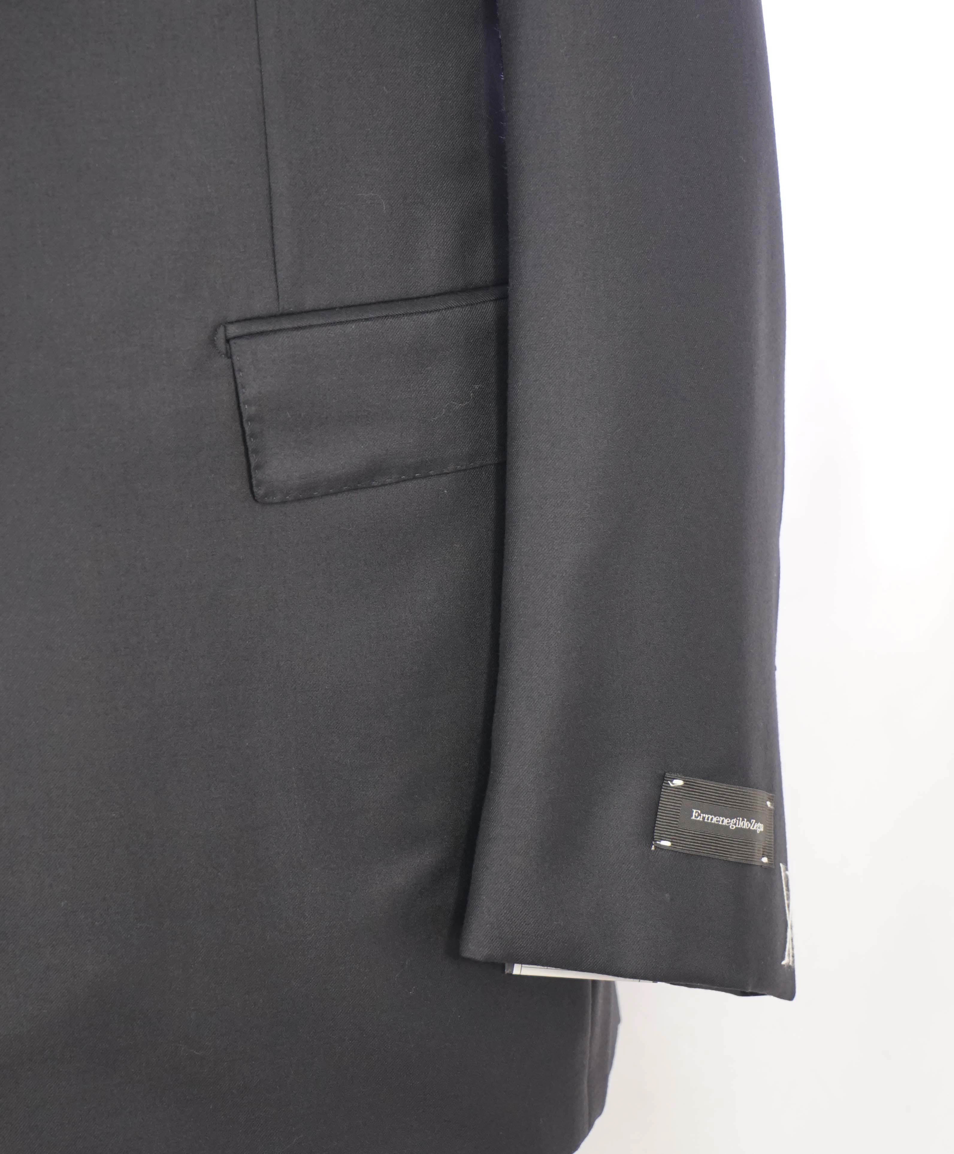 $3,250 ERMENEGILDO ZEGNA -"TROFEO" Navy Blue Solid Blazer - 46L