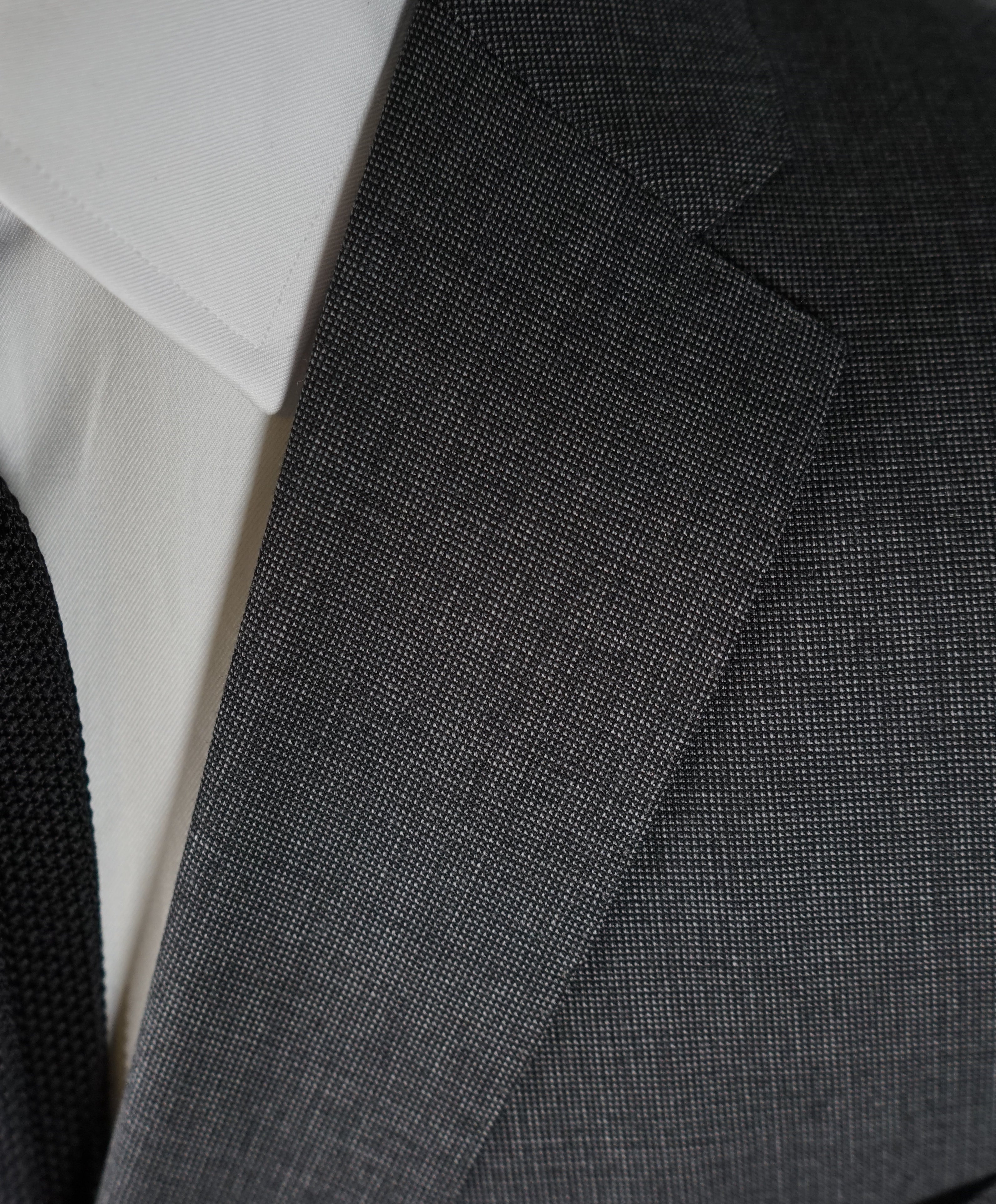 ARMANI COLLEZIONI - “METROPOLITAN” Slim Gray Textured Suit - 44R