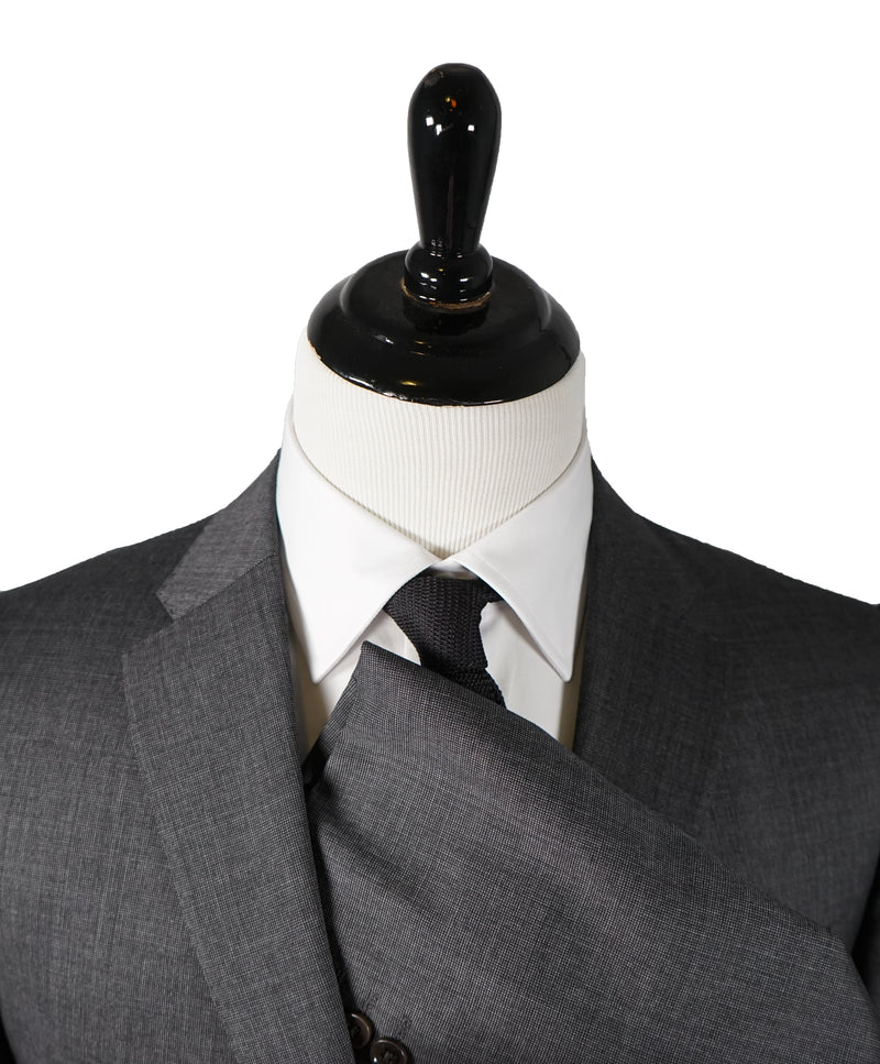 ARMANI COLLEZIONI - “METROPOLITAN” Slim Gray Textured Suit - 44R