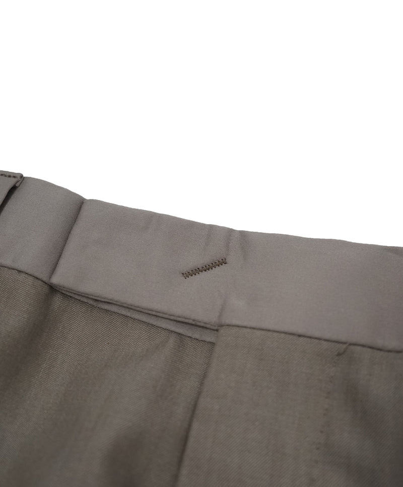 ARMANI COLLEZIONI - “M Line” Slim Beige Stone Summer Suit Tonal Satin Lapel - 40R