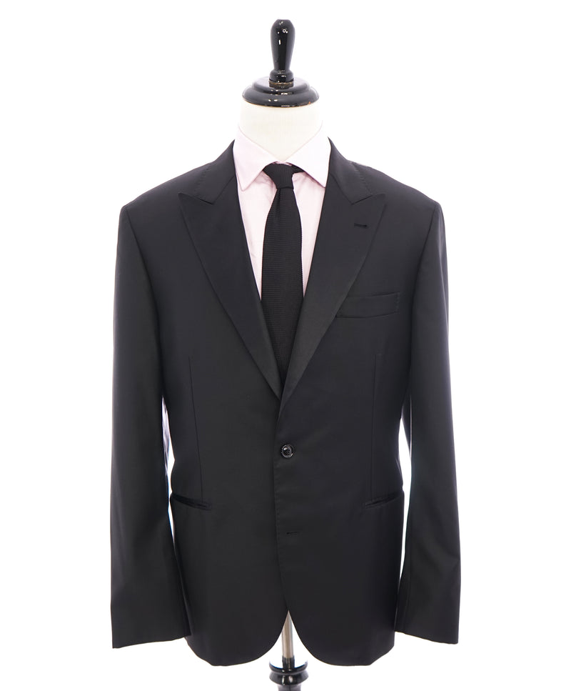 BRUNELLO CUCINELLI - Black On Black Wide Peak Lapel Tuxedo Suit - 48R