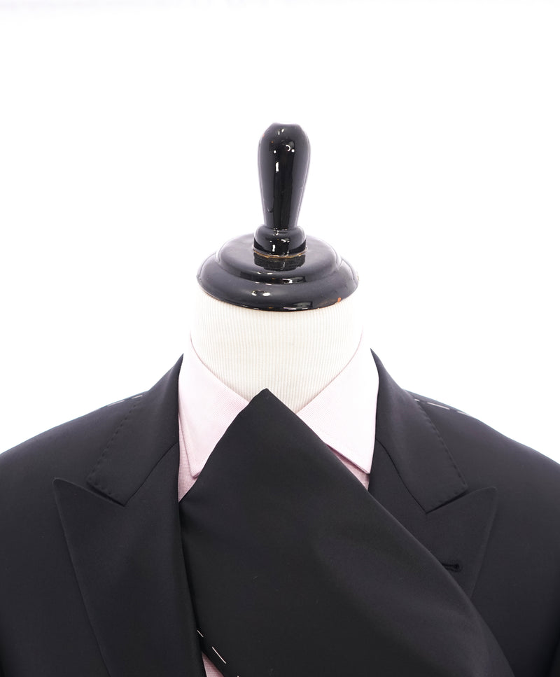 BRUNELLO CUCINELLI - Black On Black Wide Peak Lapel Tuxedo Suit - 48R