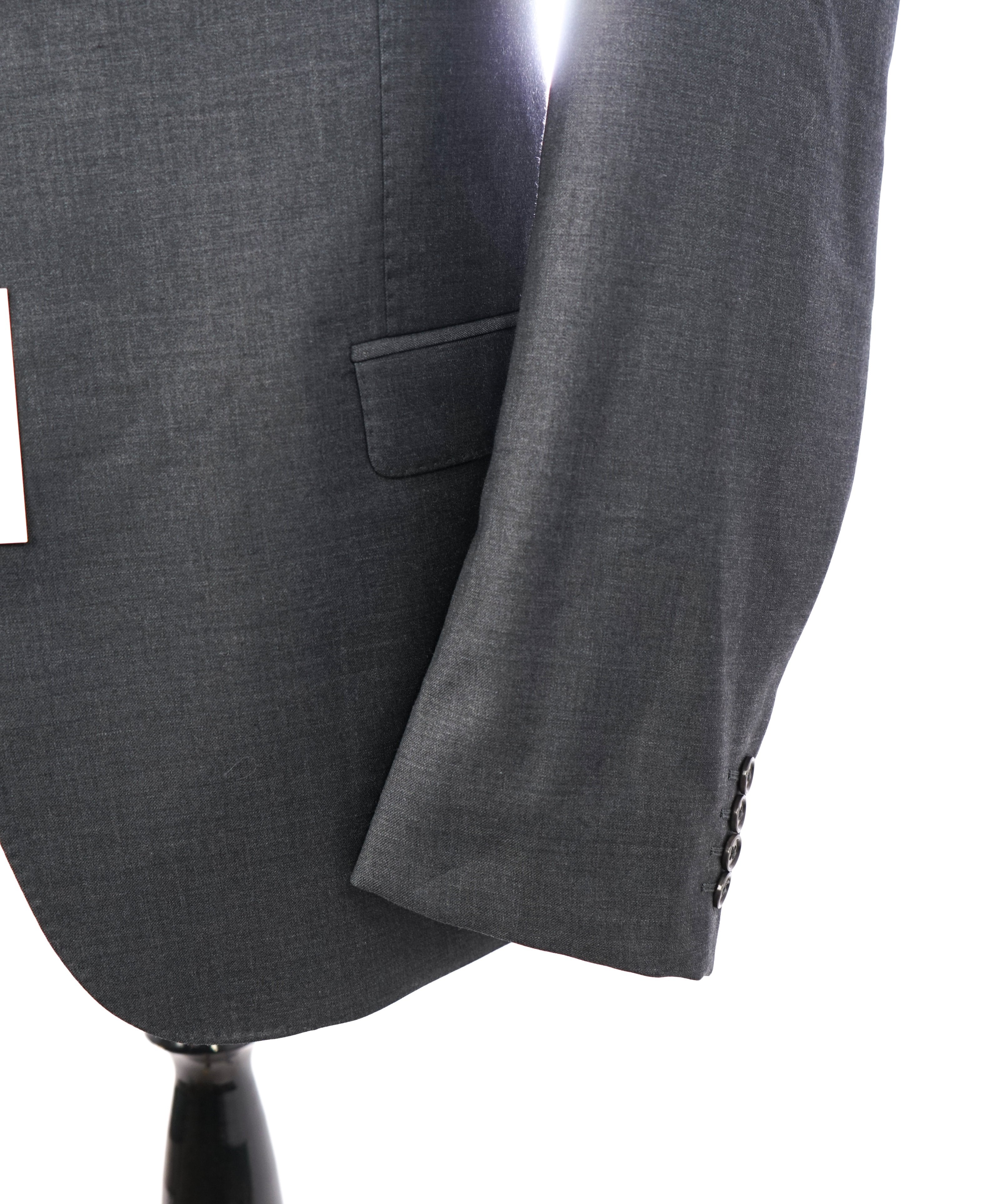 ARMANI COLLEZIONI - *CLOSET STAPLE* Gray Wool 2-Button Suit - 50R