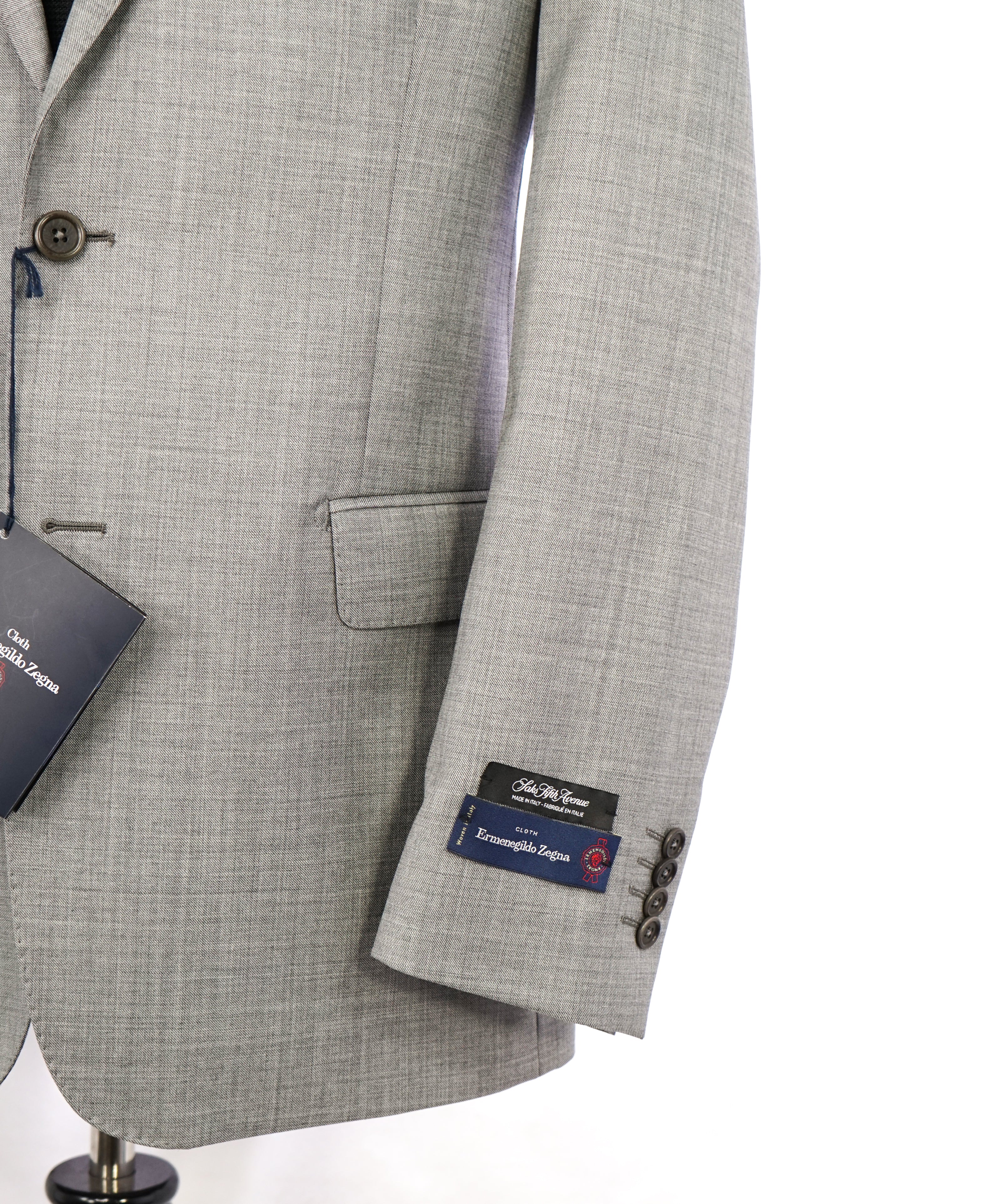 ERMENEGILDO ZEGNA - "Classic" SAKS FIFTH AVENUE Gray Textured Suit - 40R