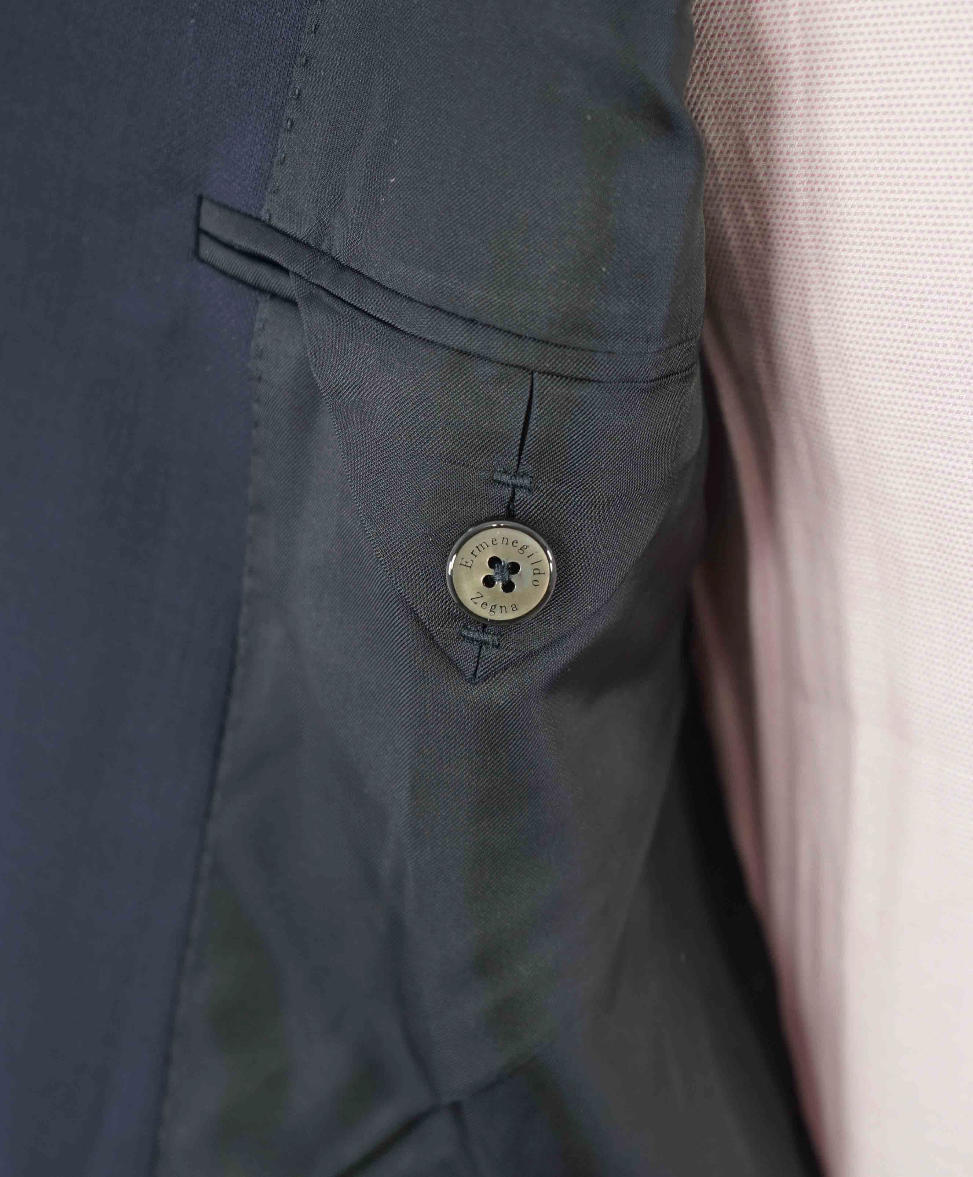 $3,290 ERMENEGILDO ZEGNA-“HIGH PERFORMANCE PACKAWAY” Navy Blazer- 46R