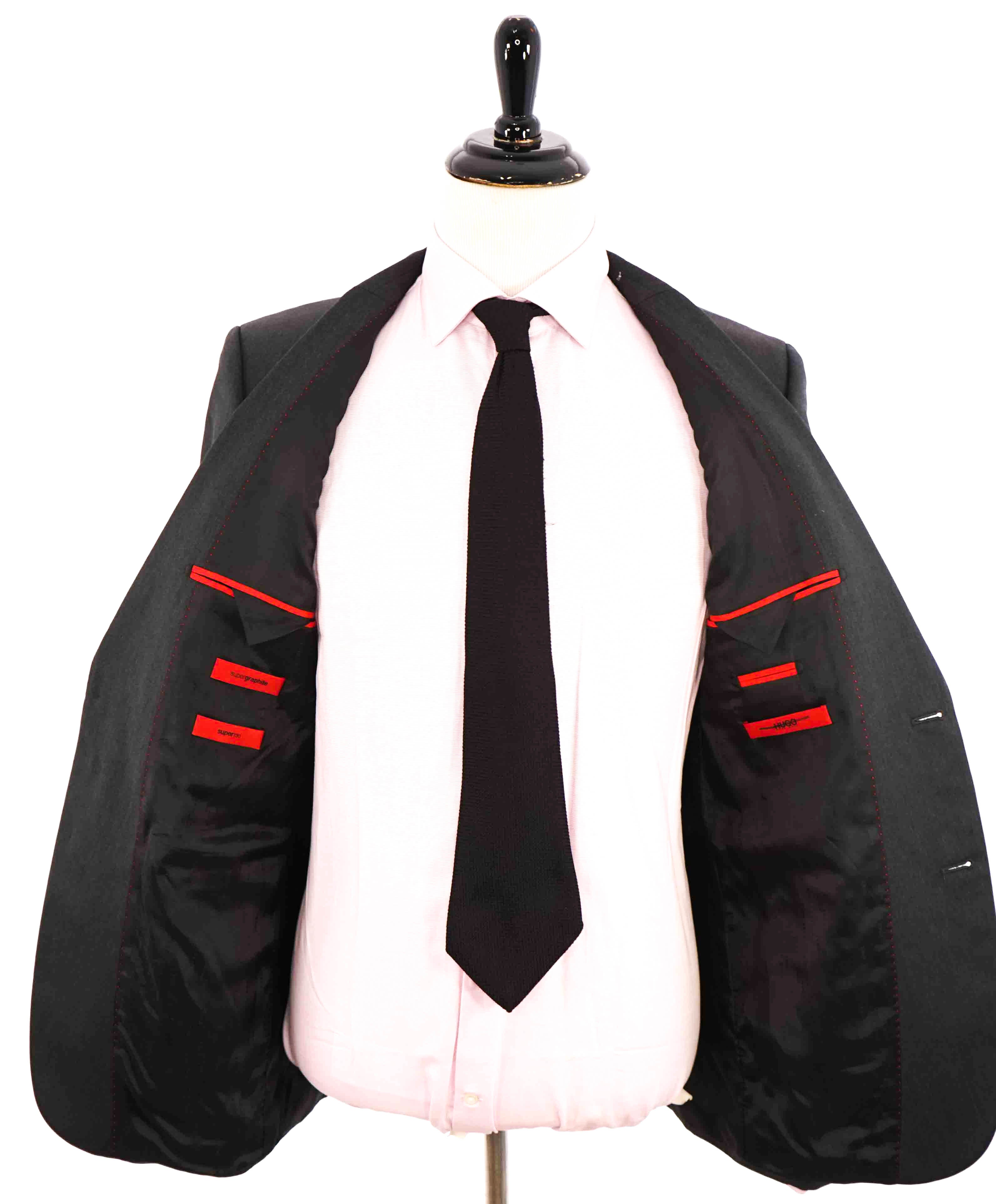 $1,295 HUGO BOSS - "SUPERGRAPHITE" Super 130's Gray Notch Lapel Suit - 42L