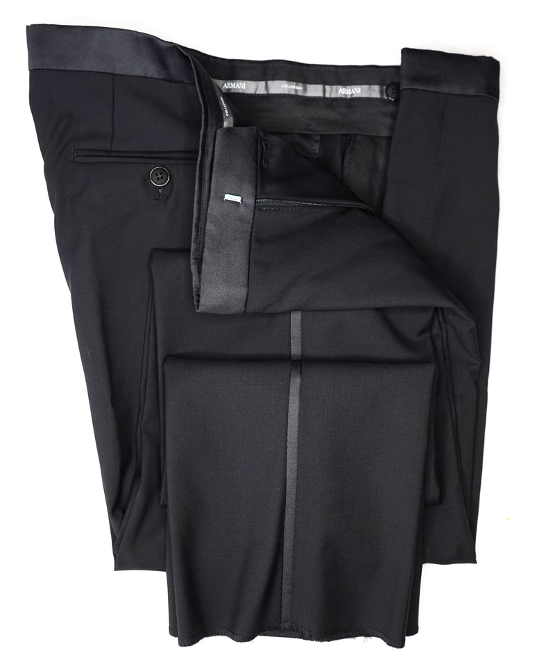 ARMANI COLLEZIONI - Black Textured Peak Lapel "M Line" Slim Suit - 38R