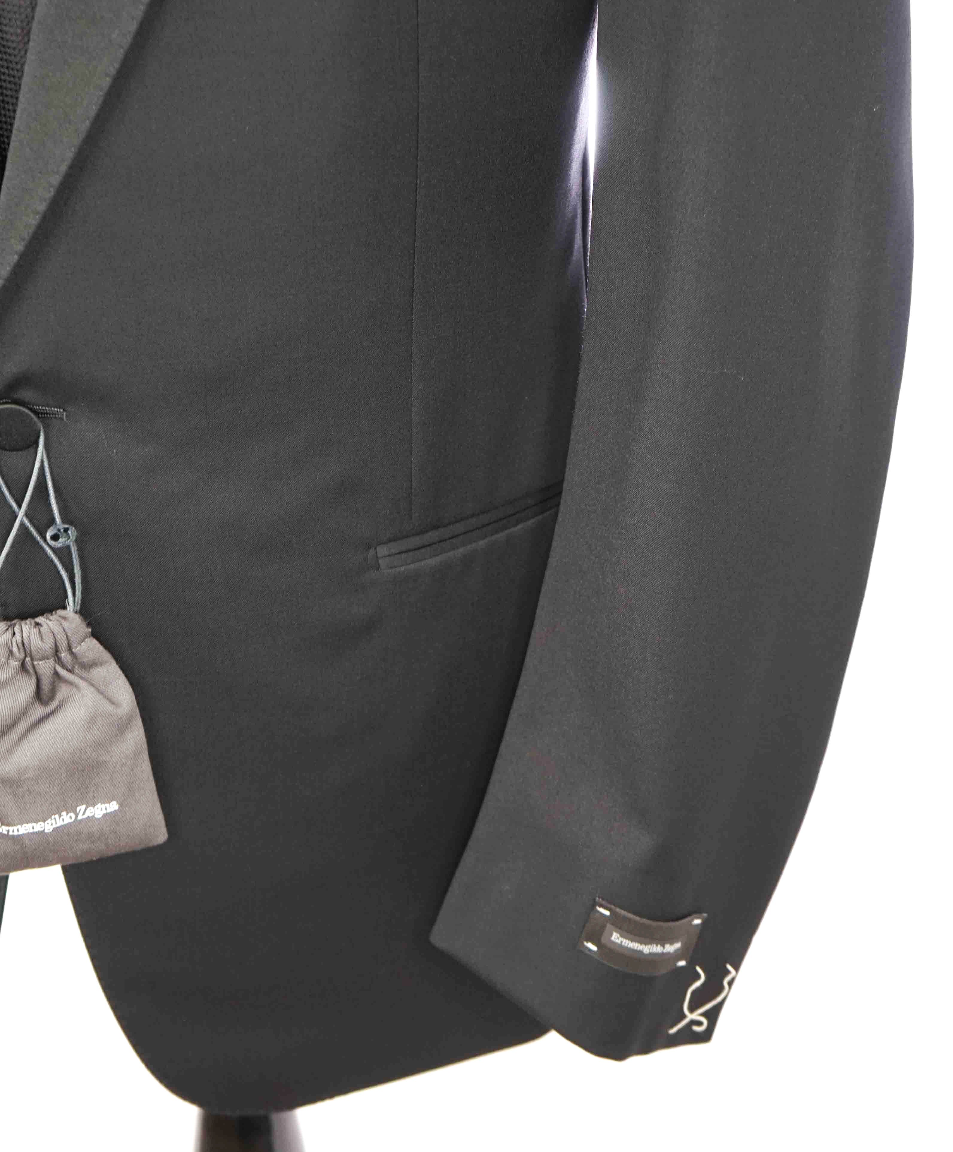 $3,995 ERMENEGILDO ZEGNA-"MULTISEASON" Notch Lapel Black Tuxedo-46R 37W