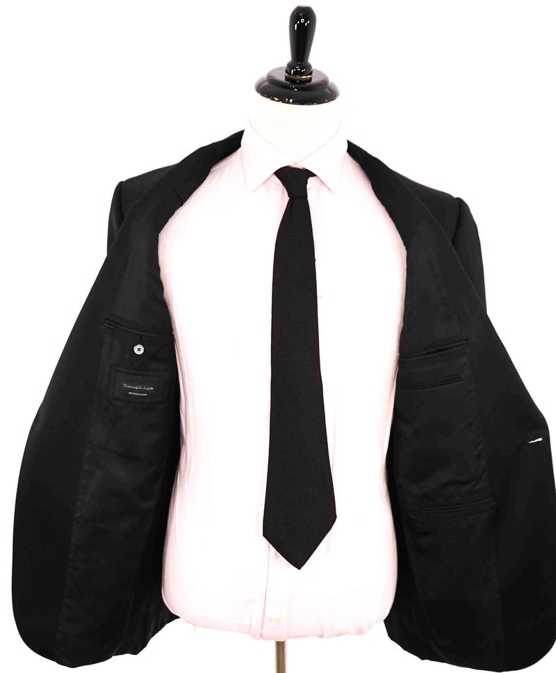 $3,995 ERMENEGILDO ZEGNA-"MULTISEASON" Notch Lapel Black Tuxedo-46R 37W