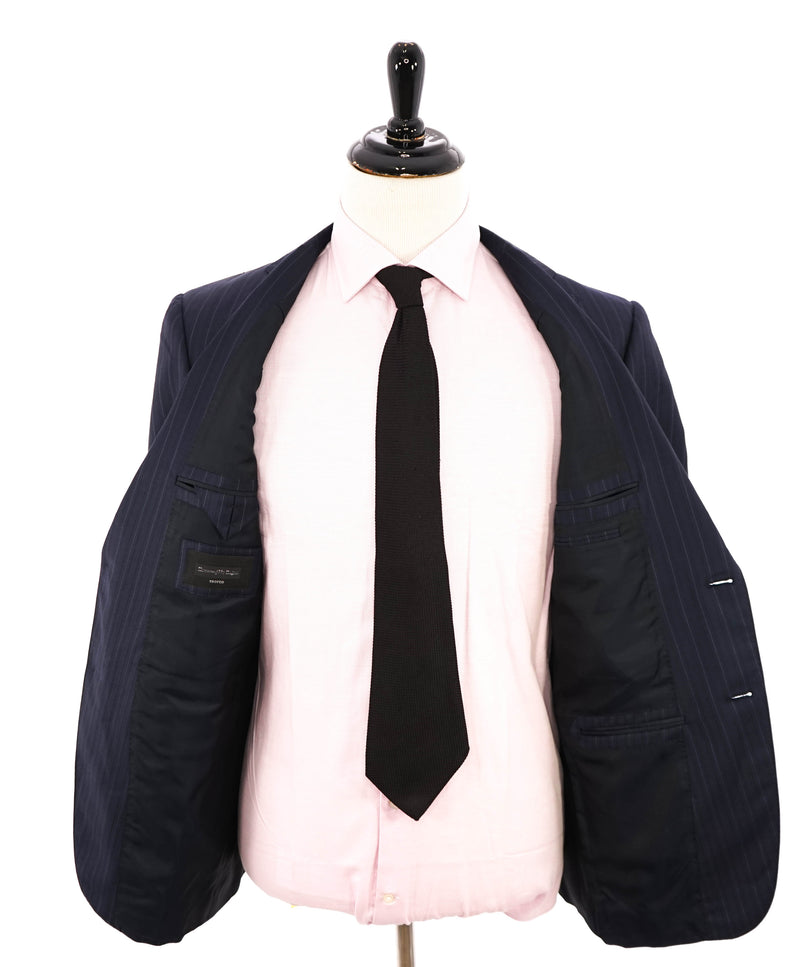 ERMENEGILDO ZEGNA -"TROFEO" MILANO Tonal Alternating Blue Stripe Suit - 40R