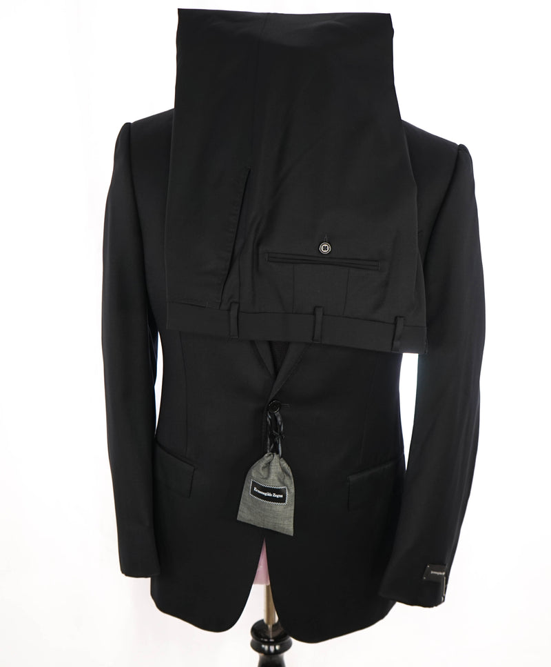 ERMENEGILDO ZEGNA - "MULTISEASON" *Closet Staple* Solid Black Suit - 42R