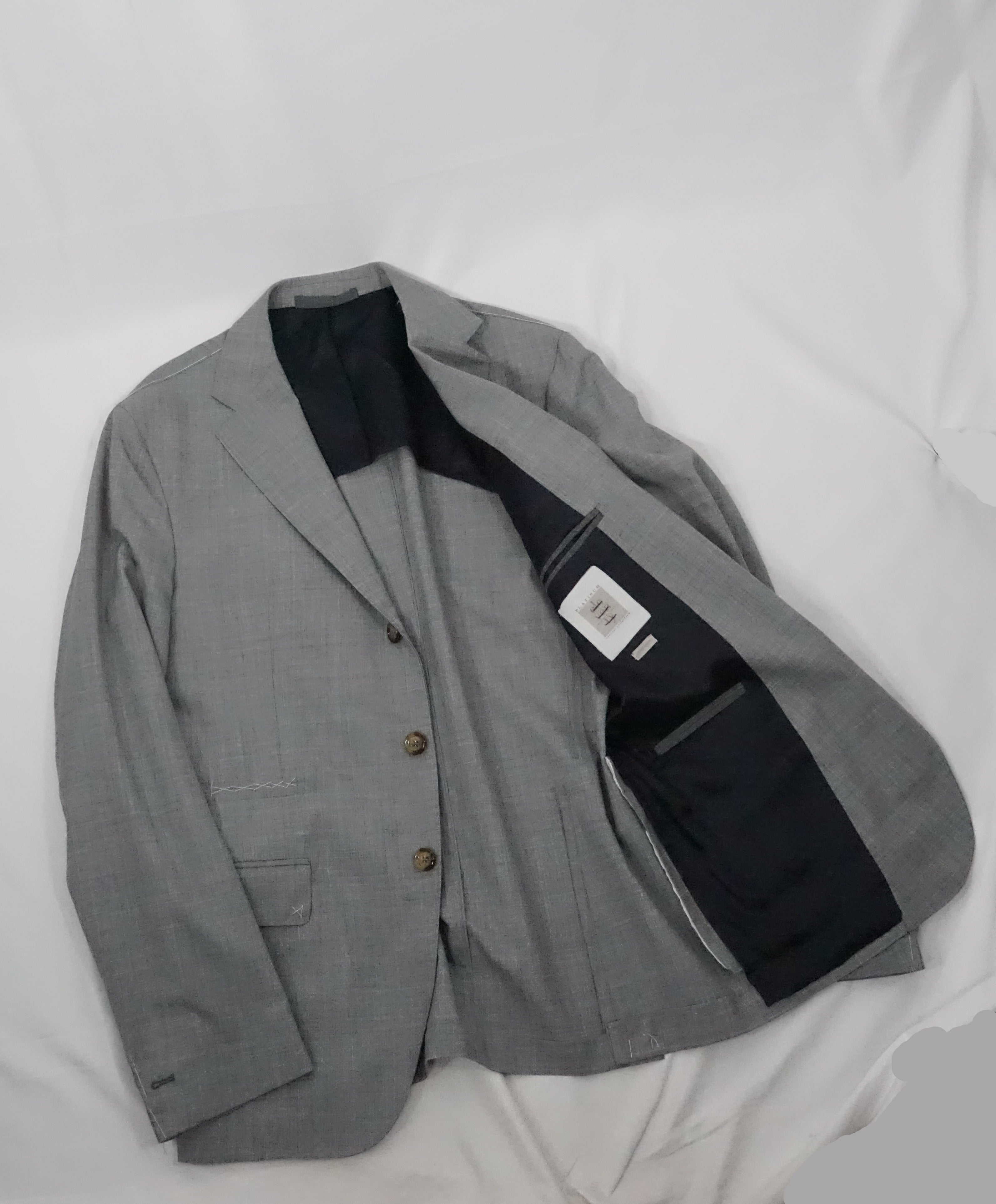 ELEVENTY - Semi-Lined Gray 2-3 Button Roll Lapel Suit - 40R