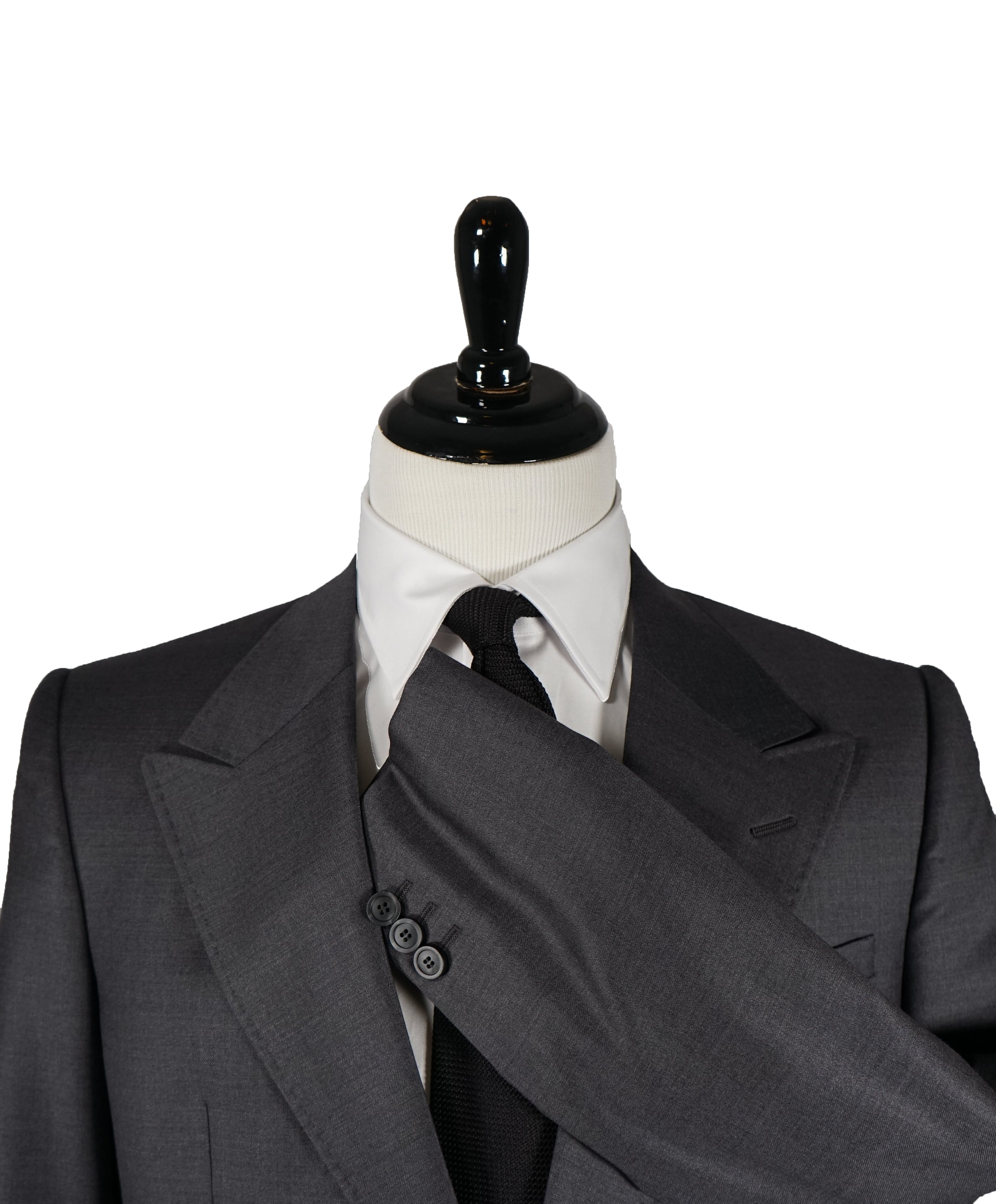 EMPORIO ARMANI - Robert Line Peak Lapel Suit - 44R – Luxe Hanger