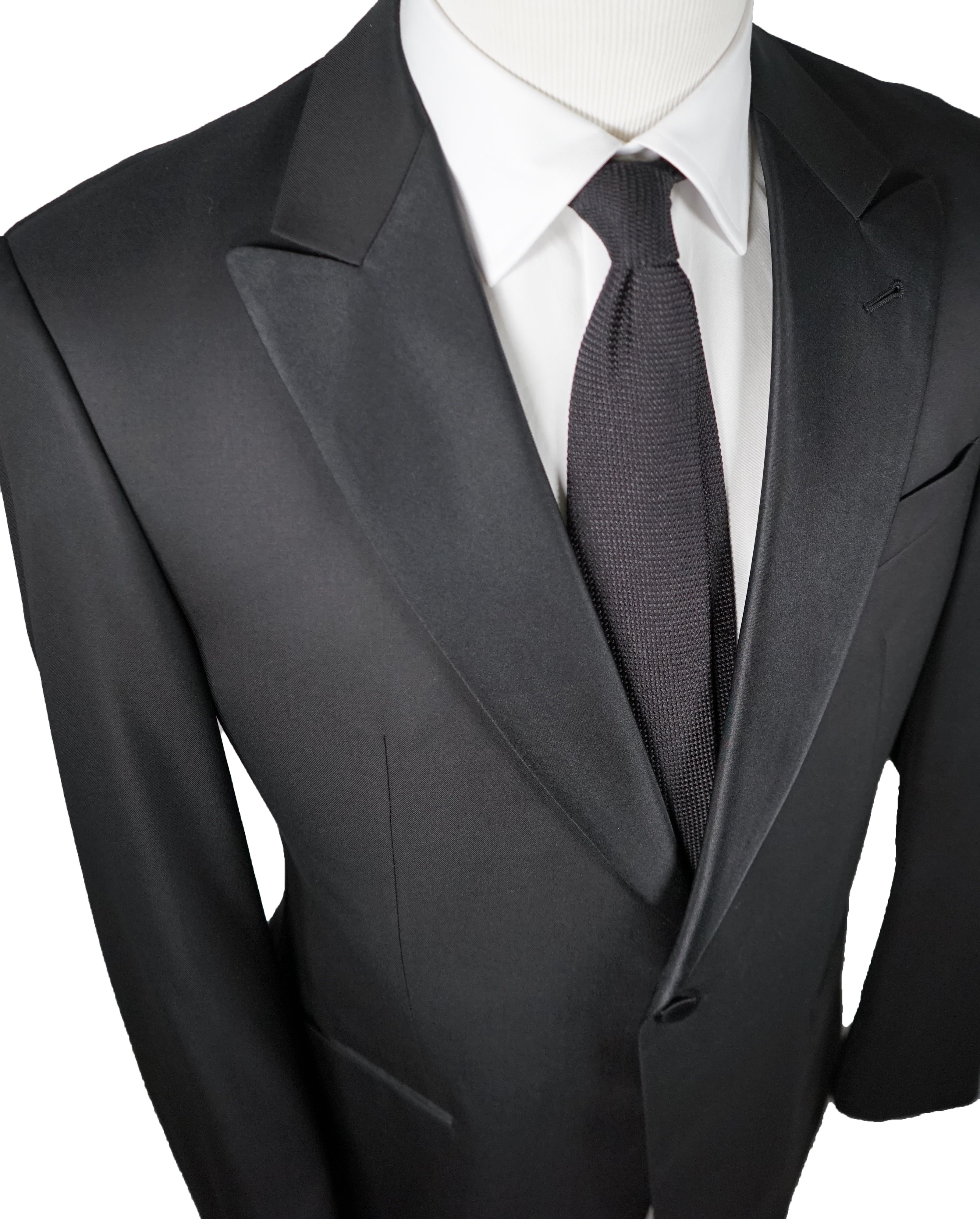 GIORGIO ARMANI - Black Wide Peak Lapel “Soft” Super 160’s Tuxedo Suit - 44R
