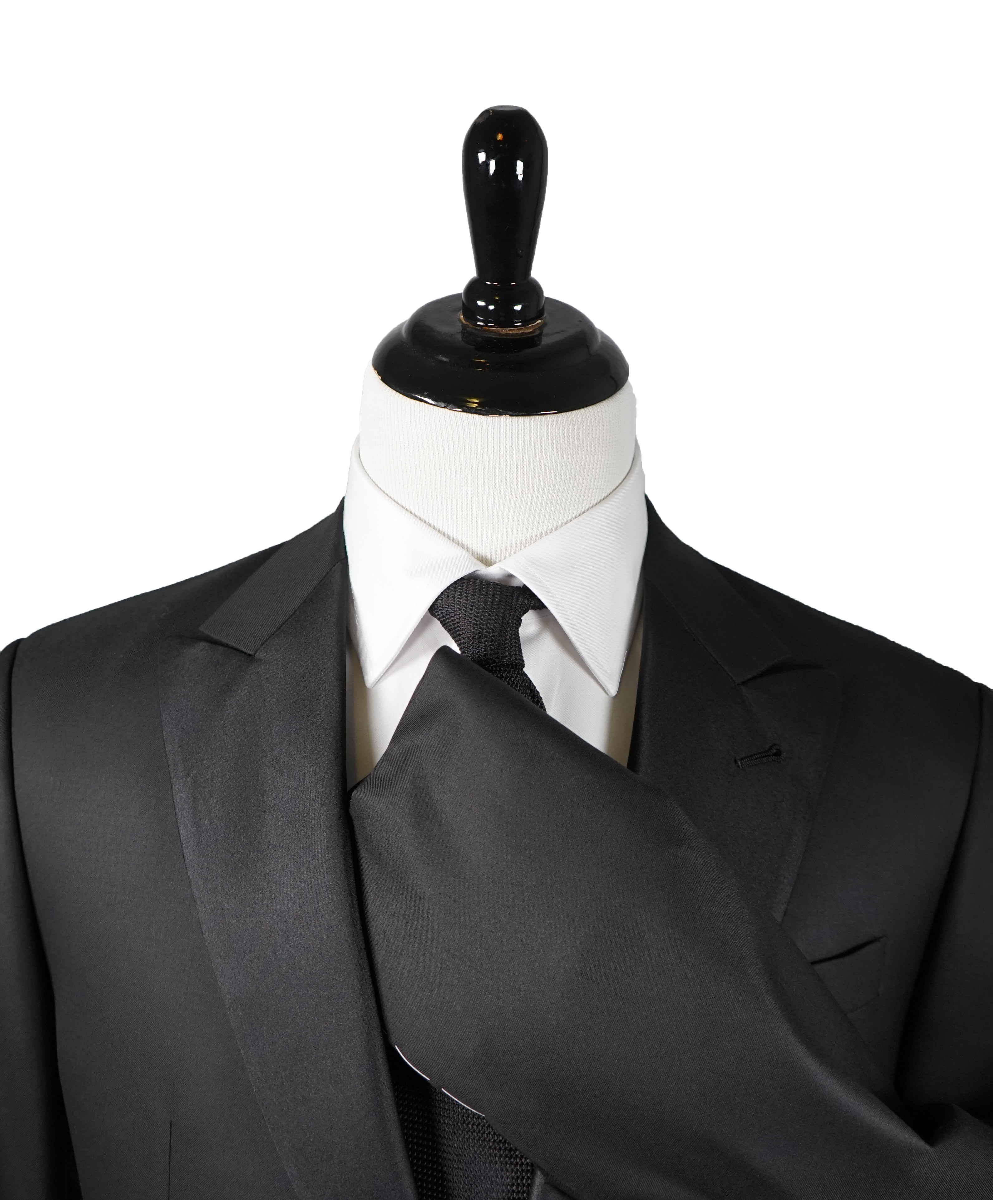 GIORGIO ARMANI - Black Wide Peak Lapel “Soft” Super 160’s Tuxedo Suit - 44R