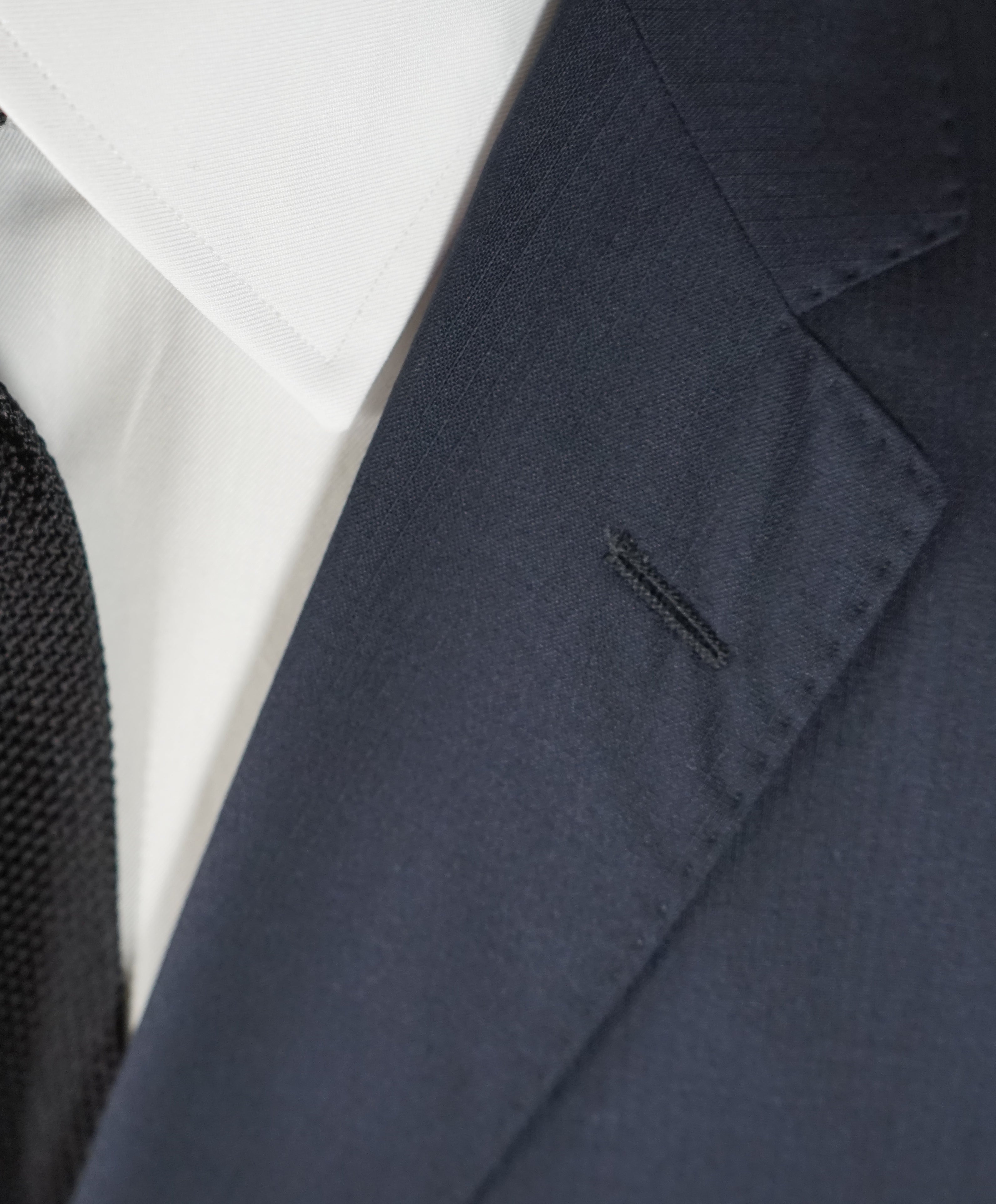 HUGO BOSS - Navy Tonal Stripe ”Travel" Suit W Horn Buttons - 38R