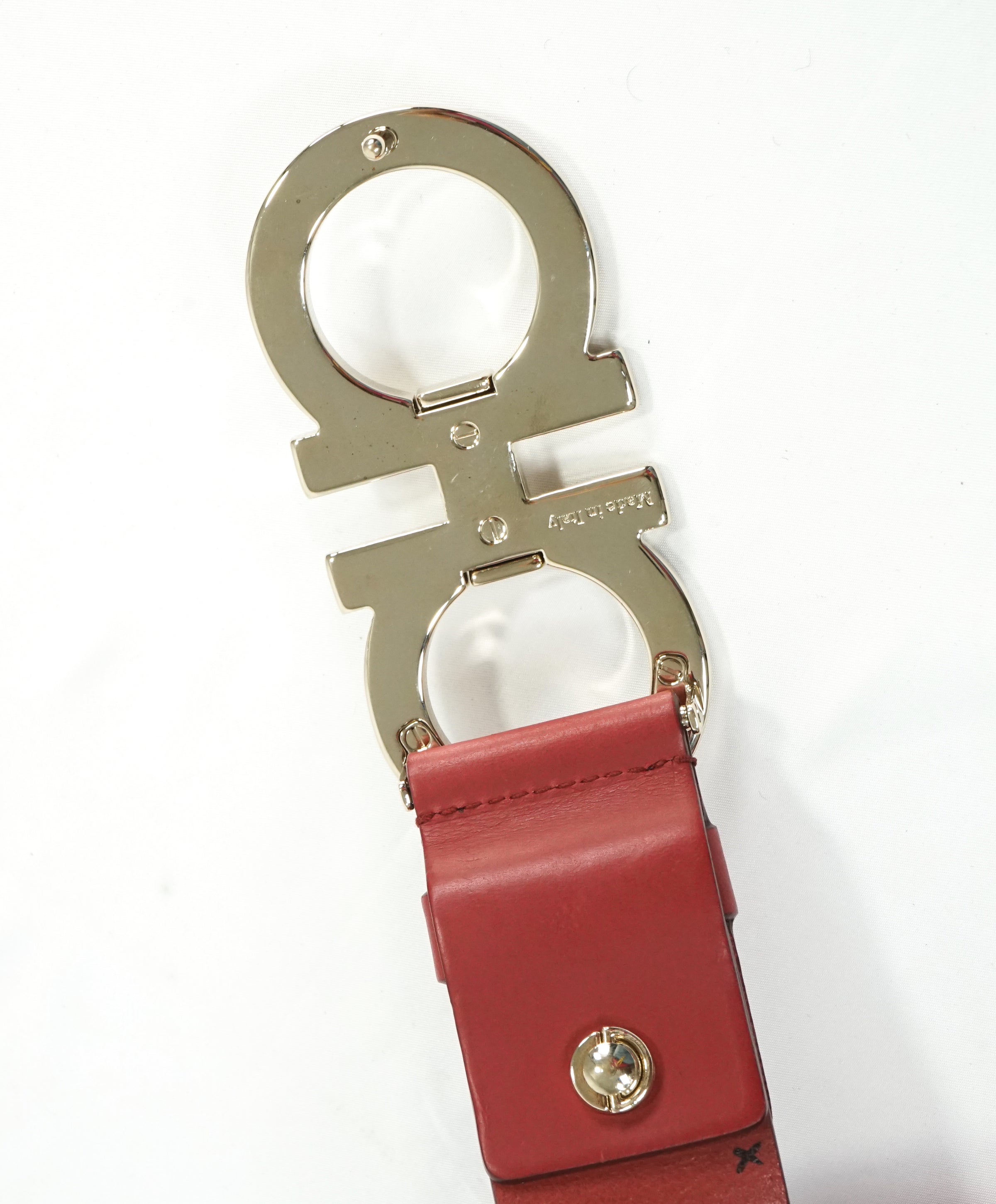 SALVATORE FERRAGAMO - Red & Gold Oversized Leather Gancini Belt - 40W –  Luxe Hanger
