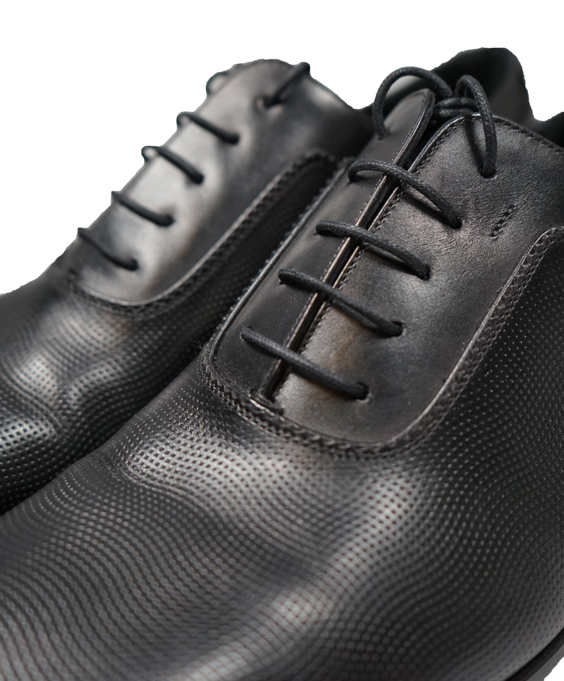 SALVATORE FERRAGAMO - "FARNESE" Textured Black Oxfords - 10D