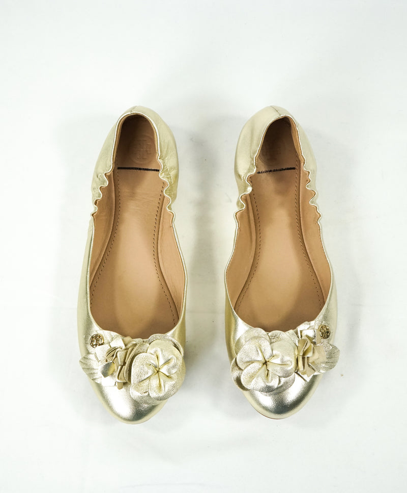 TORY BURCH - Gold Tone Abstract Flower Bow Flats W Logo - 7.5